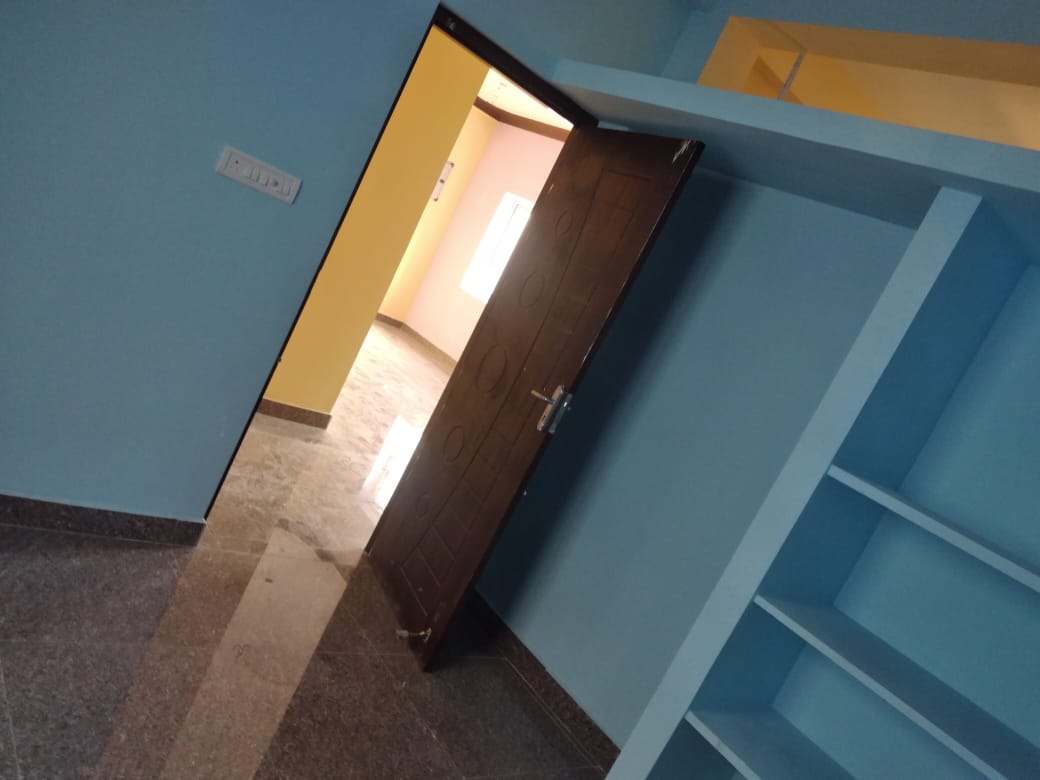 https://findmyroom-property-images-india.s3.ap-south-1.amazonaws.com/rucwr-1672722692109-35875.jpeg