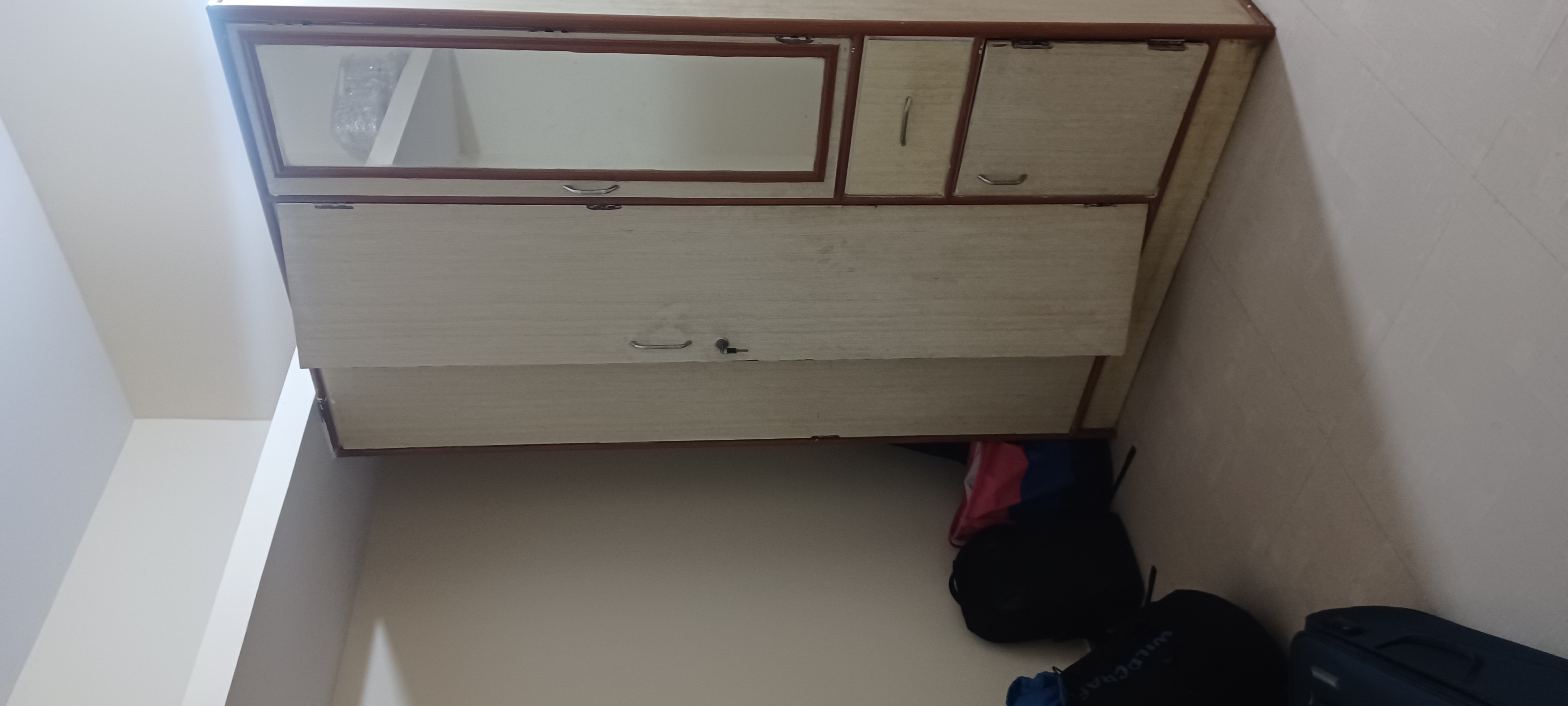 https://findmyroom-property-images-india.s3.ap-south-1.amazonaws.com/rxhry-1725459993890-70575.jpg