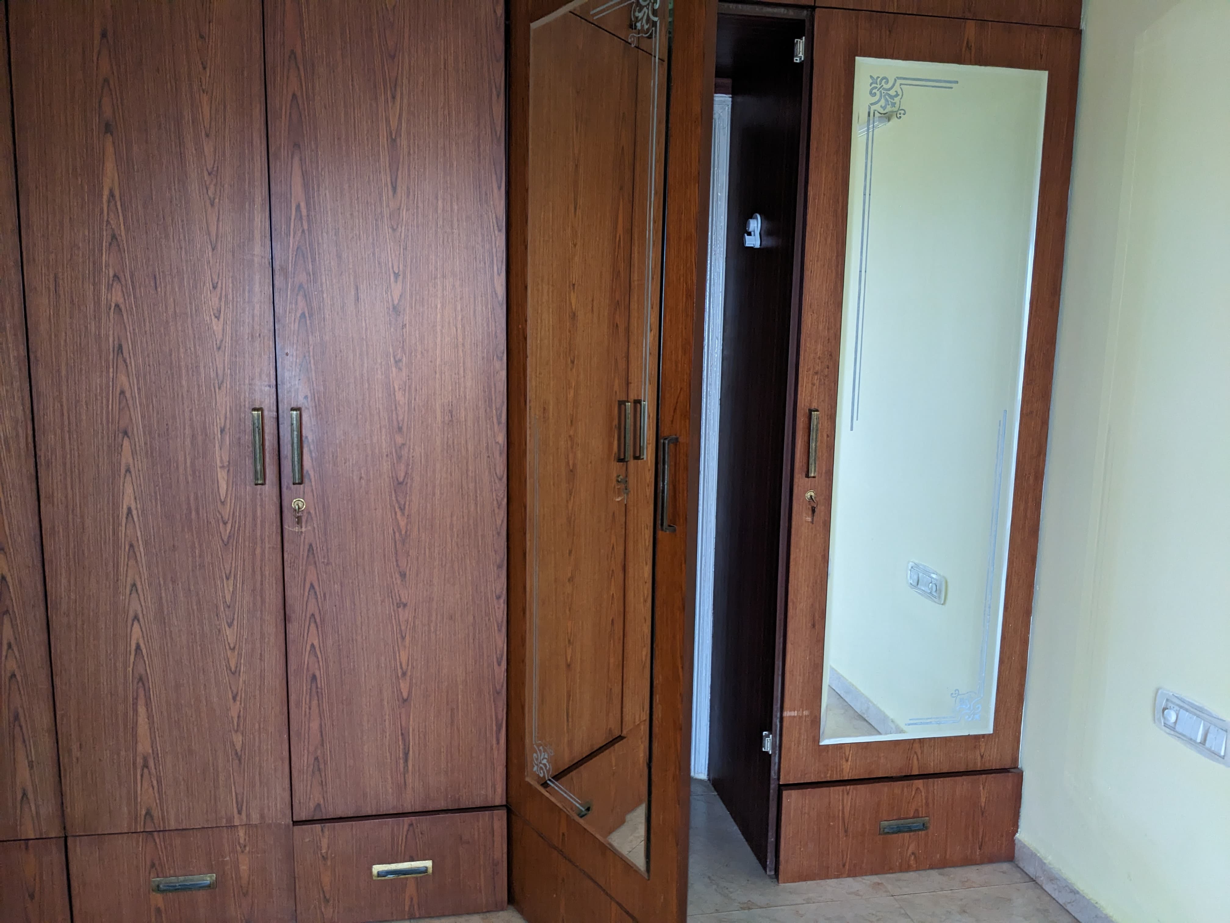 https://findmyroom-property-images-india.s3.ap-south-1.amazonaws.com/rxmgq-1740132758484-44012.jpg