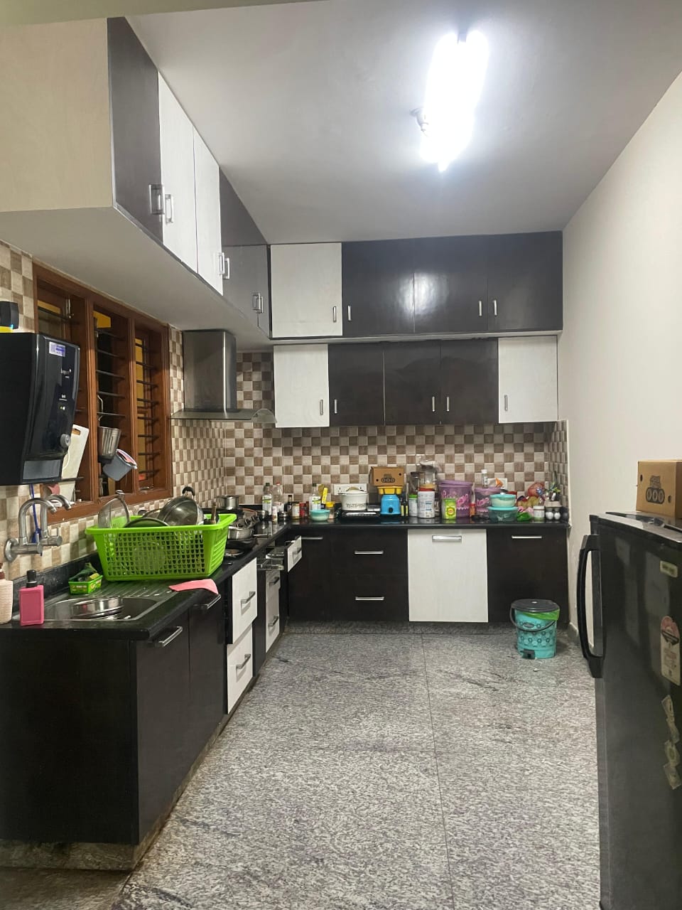 https://findmyroom-property-images-india.s3.ap-south-1.amazonaws.com/ryujf-1742868481641-06233.jpeg