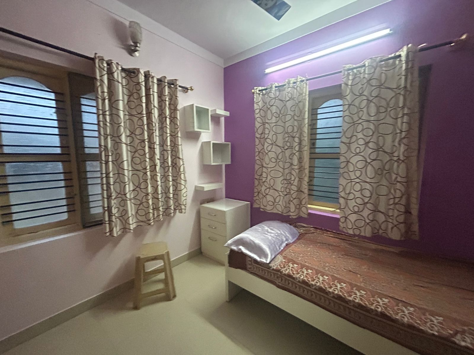 https://findmyroom-property-images-india.s3.ap-south-1.amazonaws.com/sdhsi-1719810354459-28882.jpeg