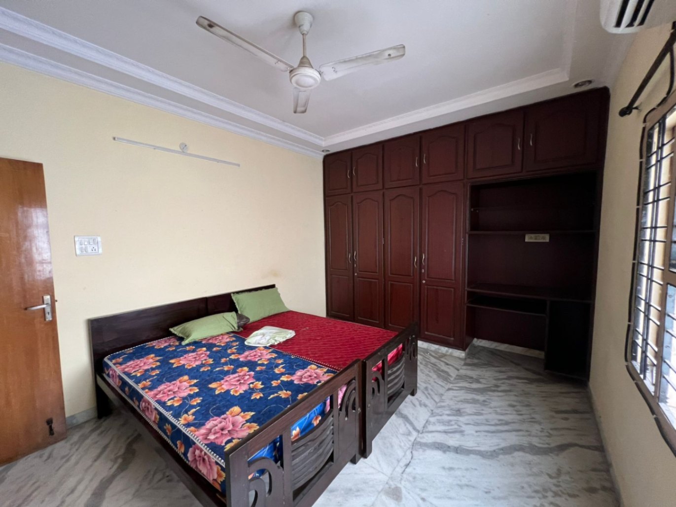 https://findmyroom-property-images-india.s3.ap-south-1.amazonaws.com/sefip-1768723440340-05652