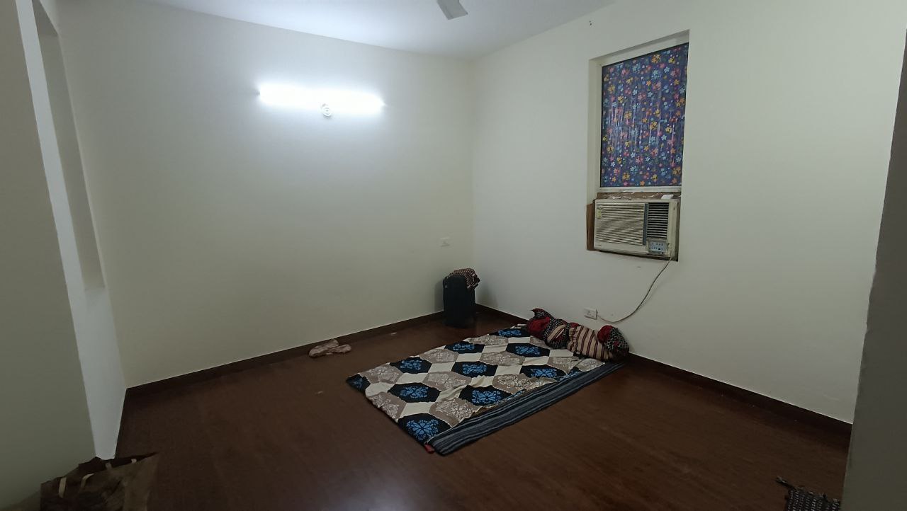 https://findmyroom-property-images-india.s3.ap-south-1.amazonaws.com/sfhed-1729239142940-58553.jpg