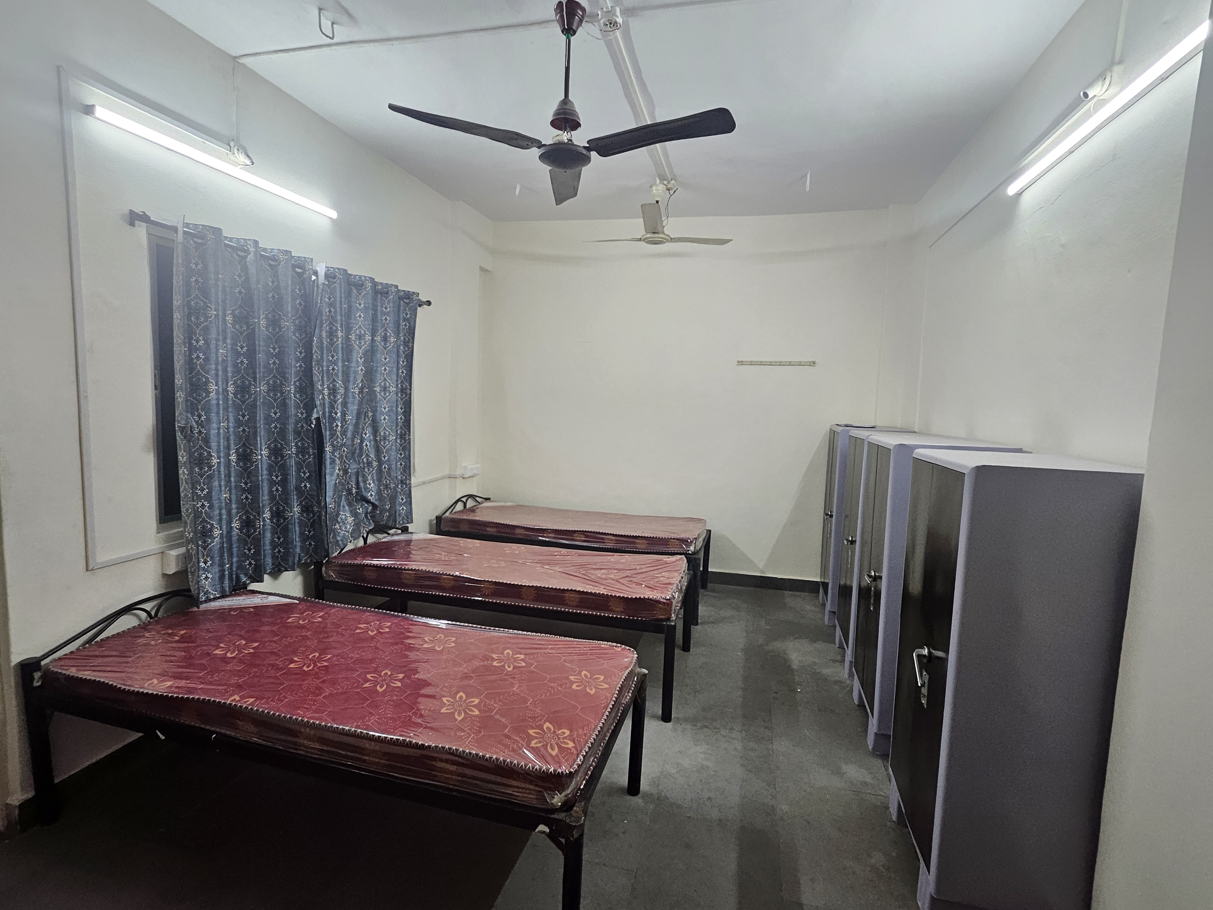 https://findmyroom-property-images-india.s3.ap-south-1.amazonaws.com/sfzbq-1710991788159-67423.jpg
