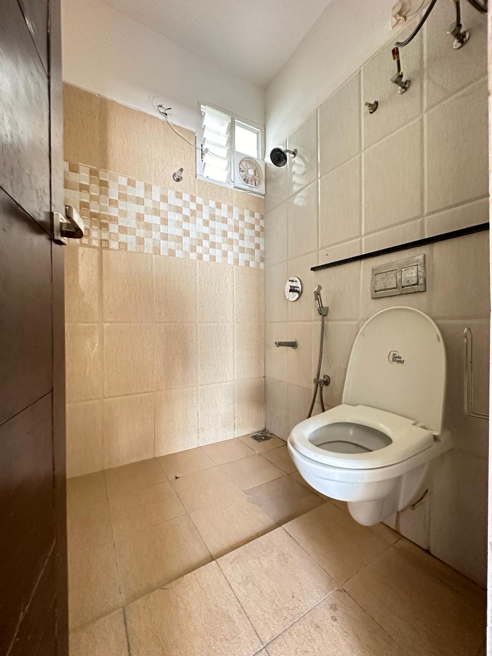https://findmyroom-property-images-india.s3.ap-south-1.amazonaws.com/sjiai-1711116251434-53356.jpeg