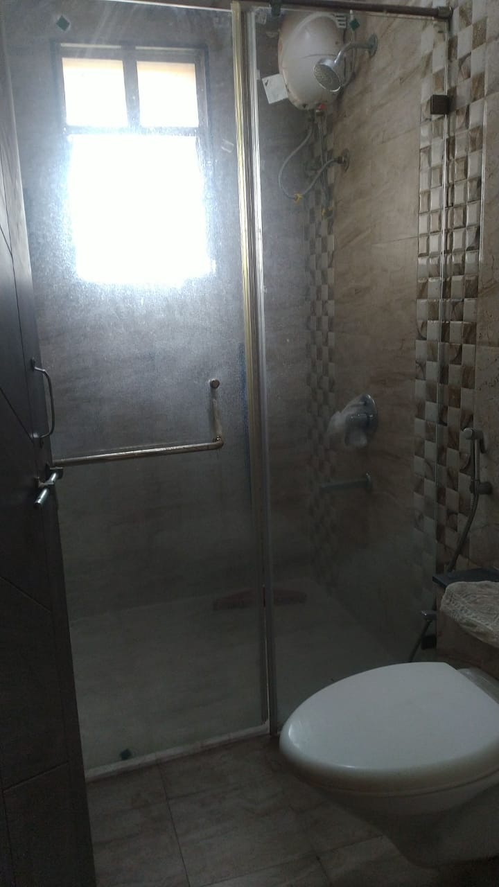 https://findmyroom-property-images-india.s3.ap-south-1.amazonaws.com/slgok-1647011156304-00263.jpeg