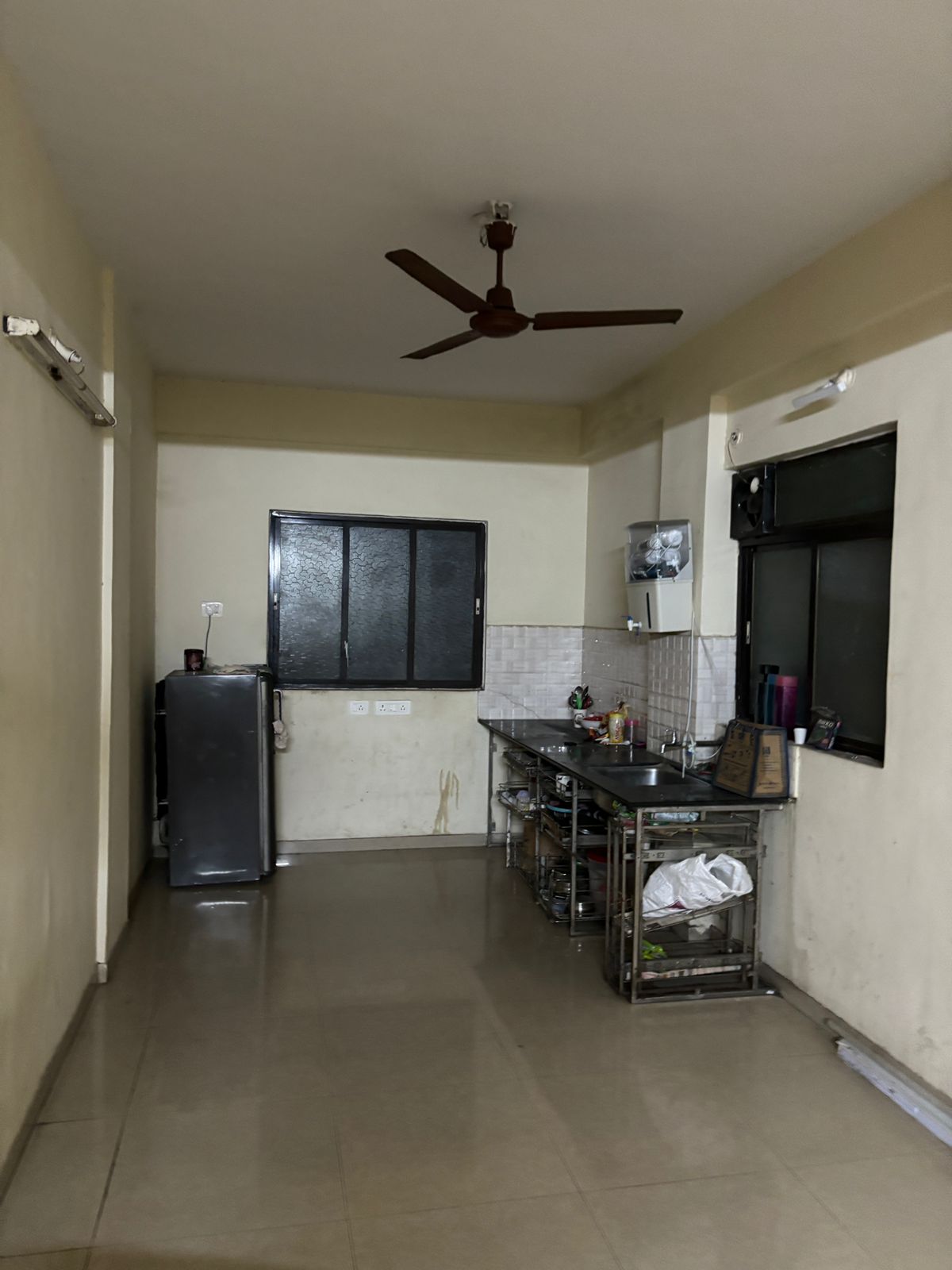 https://findmyroom-property-images-india.s3.ap-south-1.amazonaws.com/srsml-1730102707634-78216.jpeg