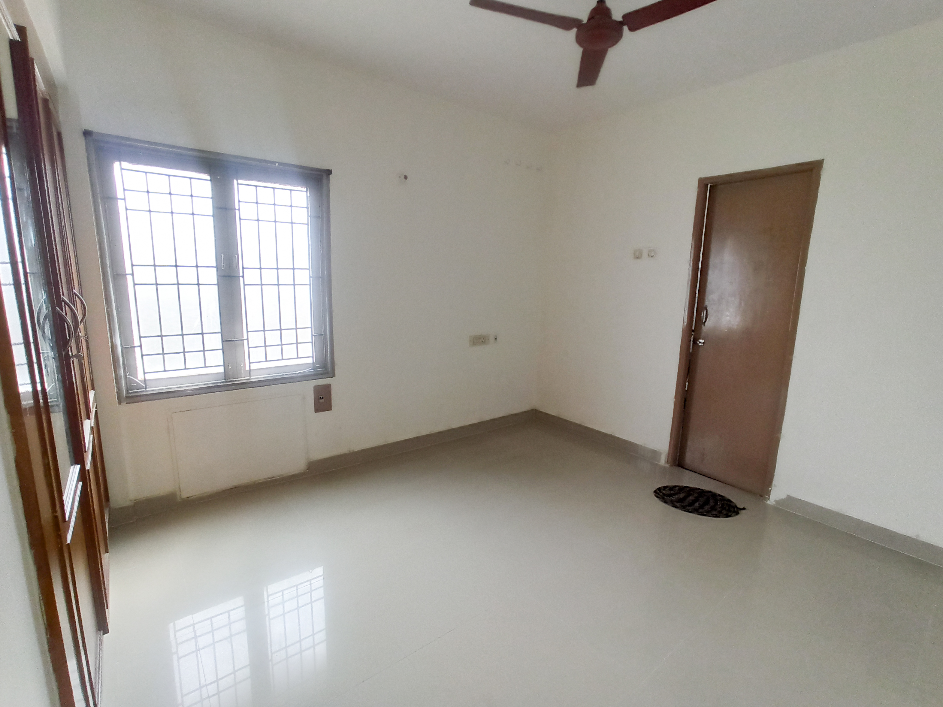 https://findmyroom-property-images-india.s3.ap-south-1.amazonaws.com/svsyu-1706424472678-44568.jpg