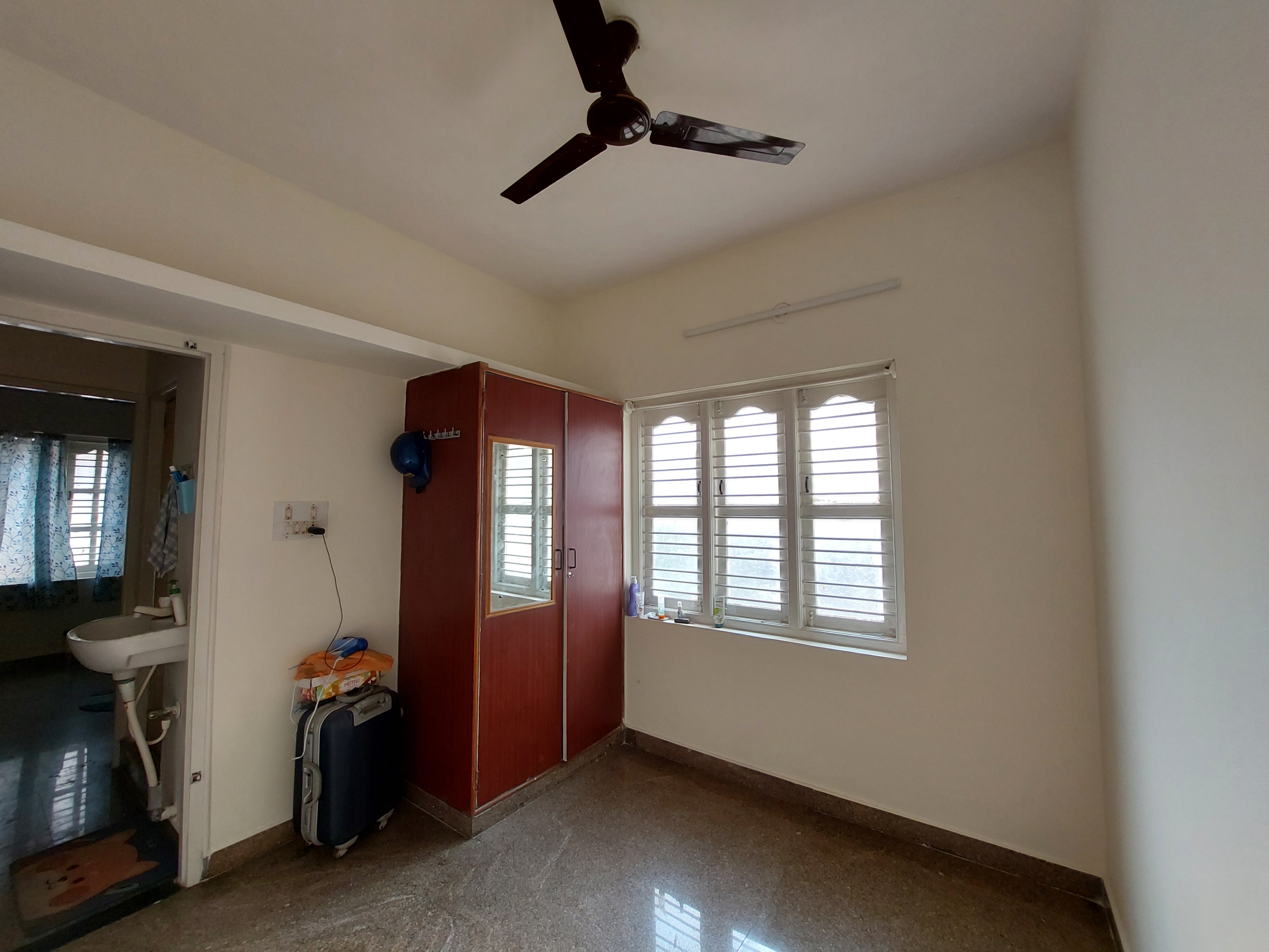 https://findmyroom-property-images-india.s3.ap-south-1.amazonaws.com/swdti-1710246430233-01368.jpg