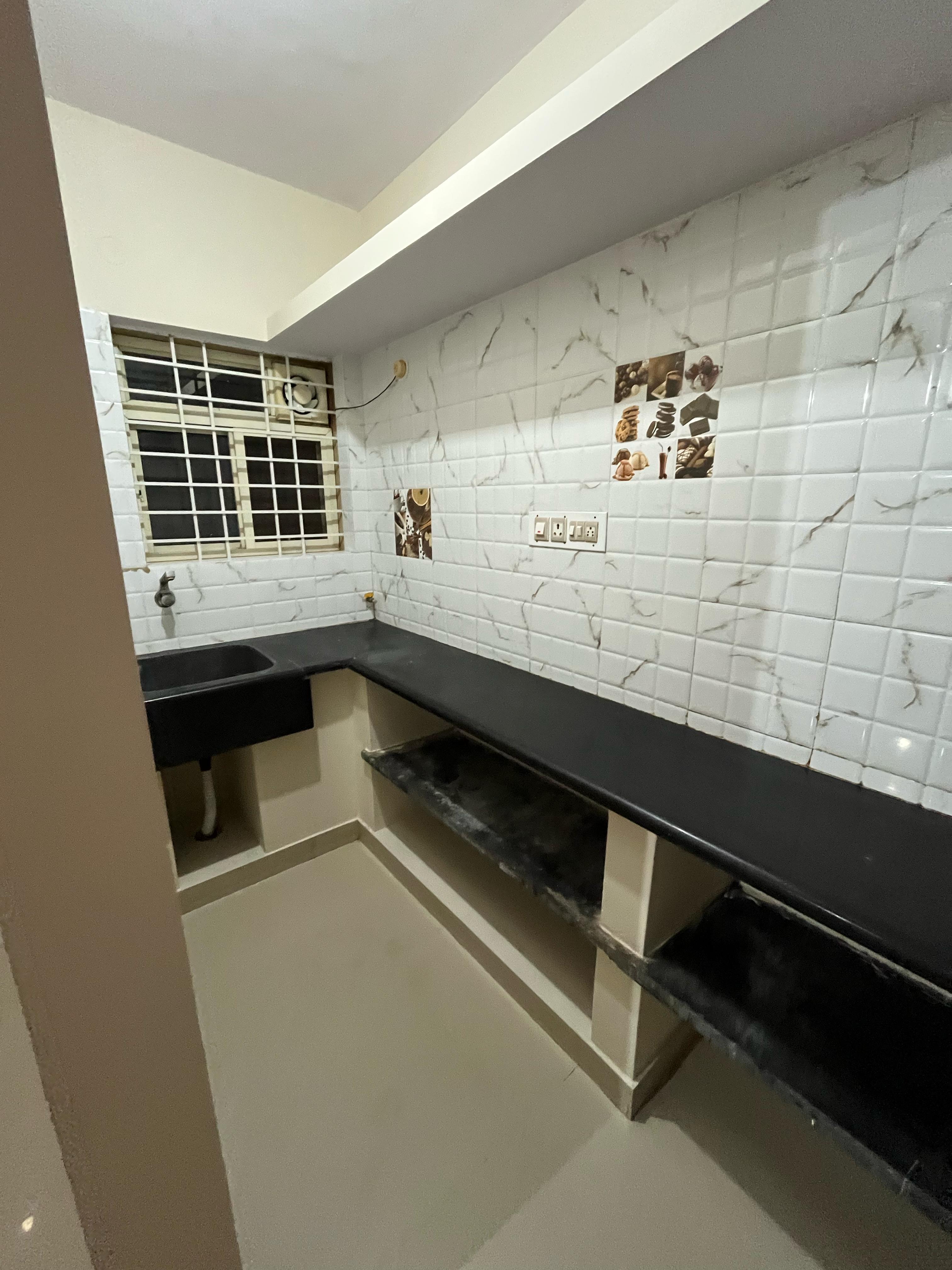 https://findmyroom-property-images-india.s3.ap-south-1.amazonaws.com/tbyjh-1747498259095-87301.jpeg