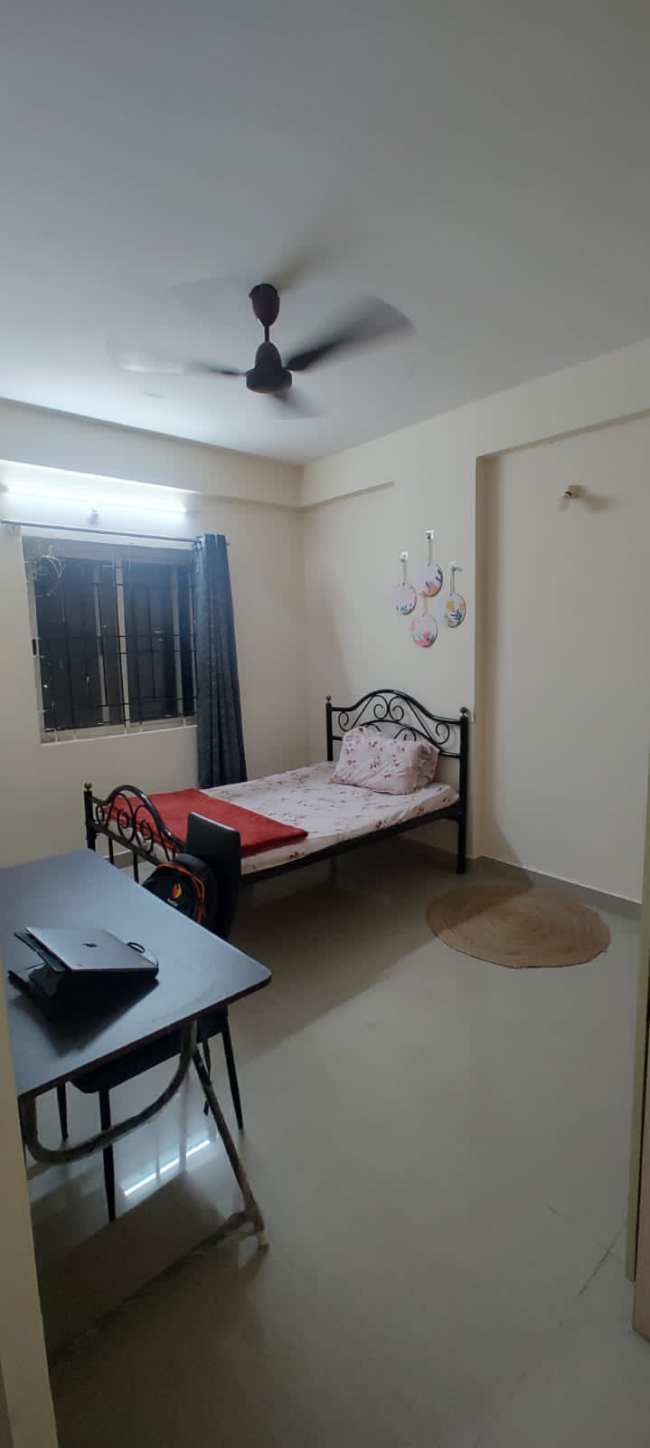 https://findmyroom-property-images-india.s3.ap-south-1.amazonaws.com/tcjkn-1704448789207-22437.jpg