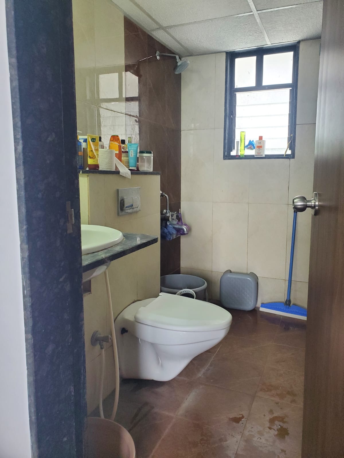 https://findmyroom-property-images-india.s3.ap-south-1.amazonaws.com/tfucl-1758625989373-73285.jpeg