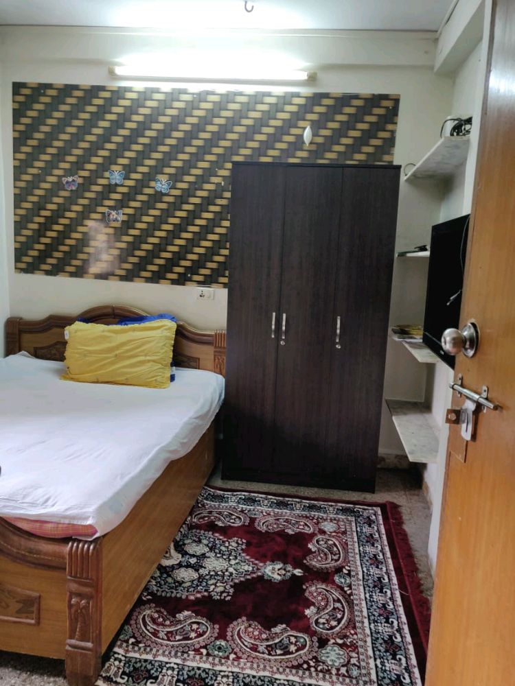 https://findmyroom-property-images-india.s3.ap-south-1.amazonaws.com/thtvm-1660604971671-08436.jpg