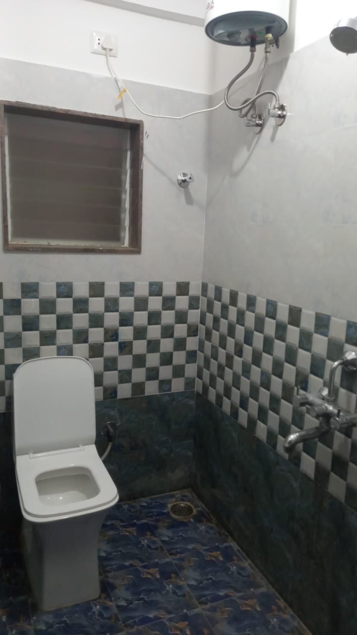 https://findmyroom-property-images-india.s3.ap-south-1.amazonaws.com/tldts-1730649656268-77054.jpg
