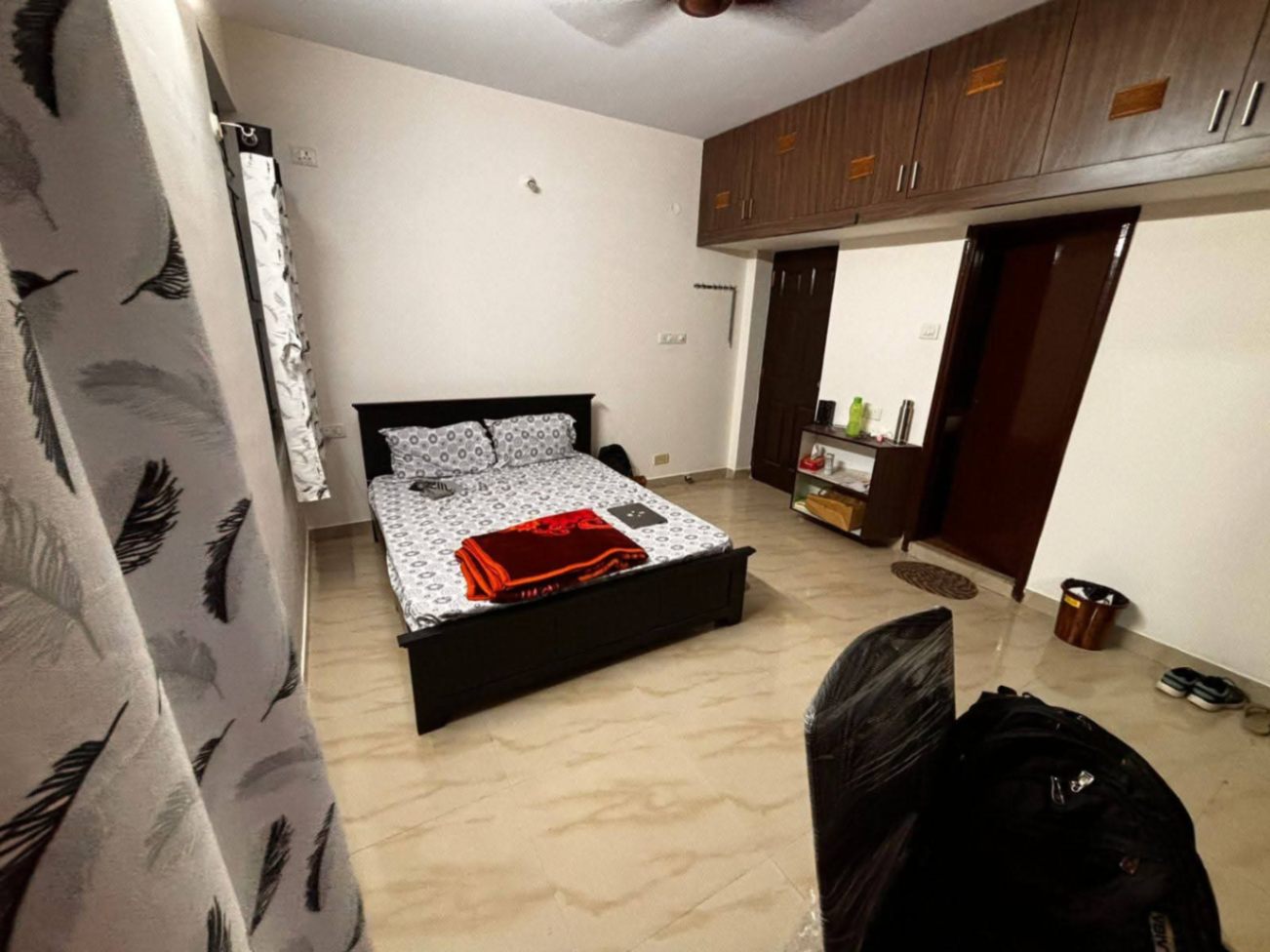 https://findmyroom-property-images-india.s3.ap-south-1.amazonaws.com/tmppt-1760099321533-44675