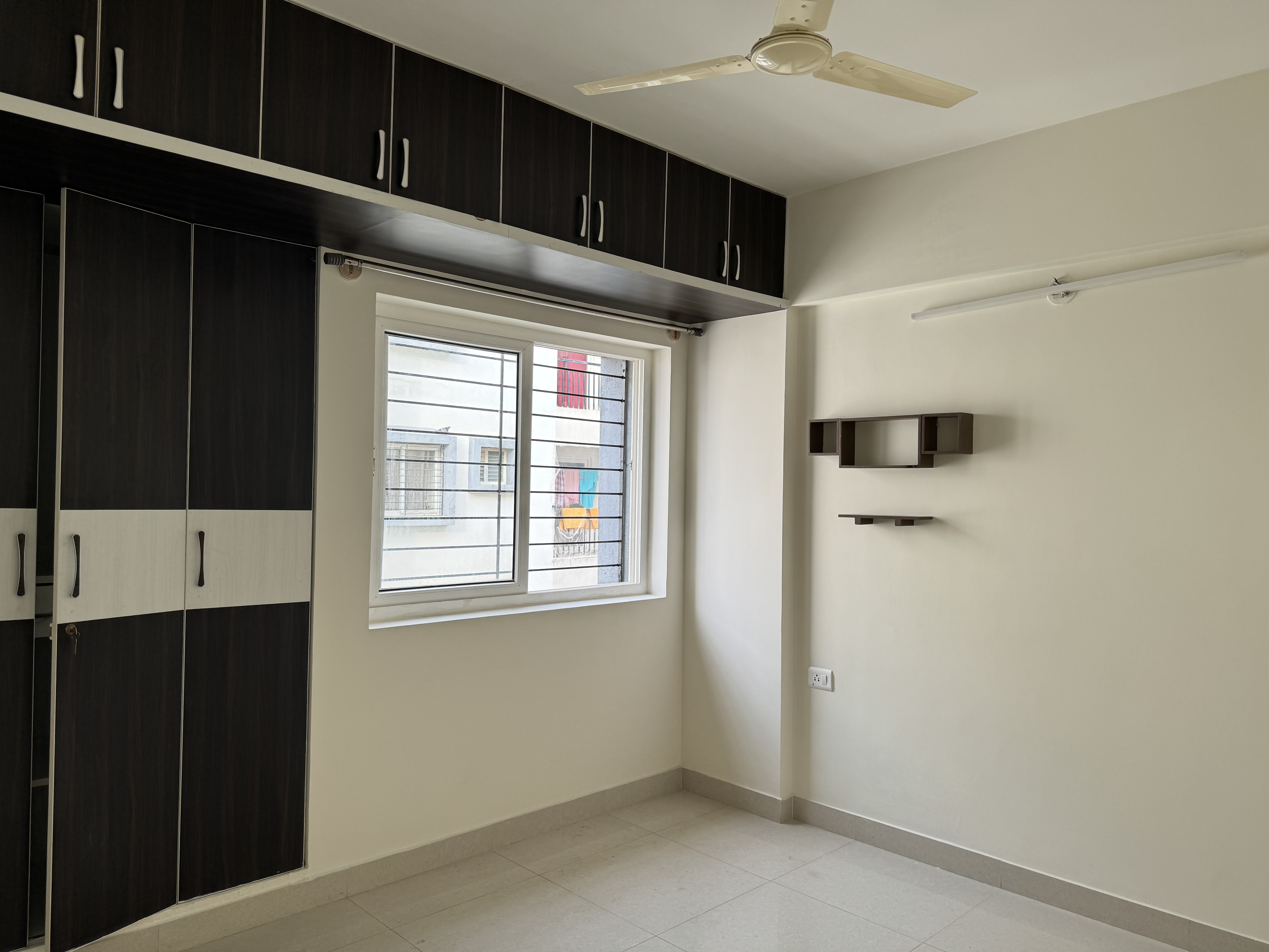 https://findmyroom-property-images-india.s3.ap-south-1.amazonaws.com/tnuwh-1704297878917-48546.jpeg