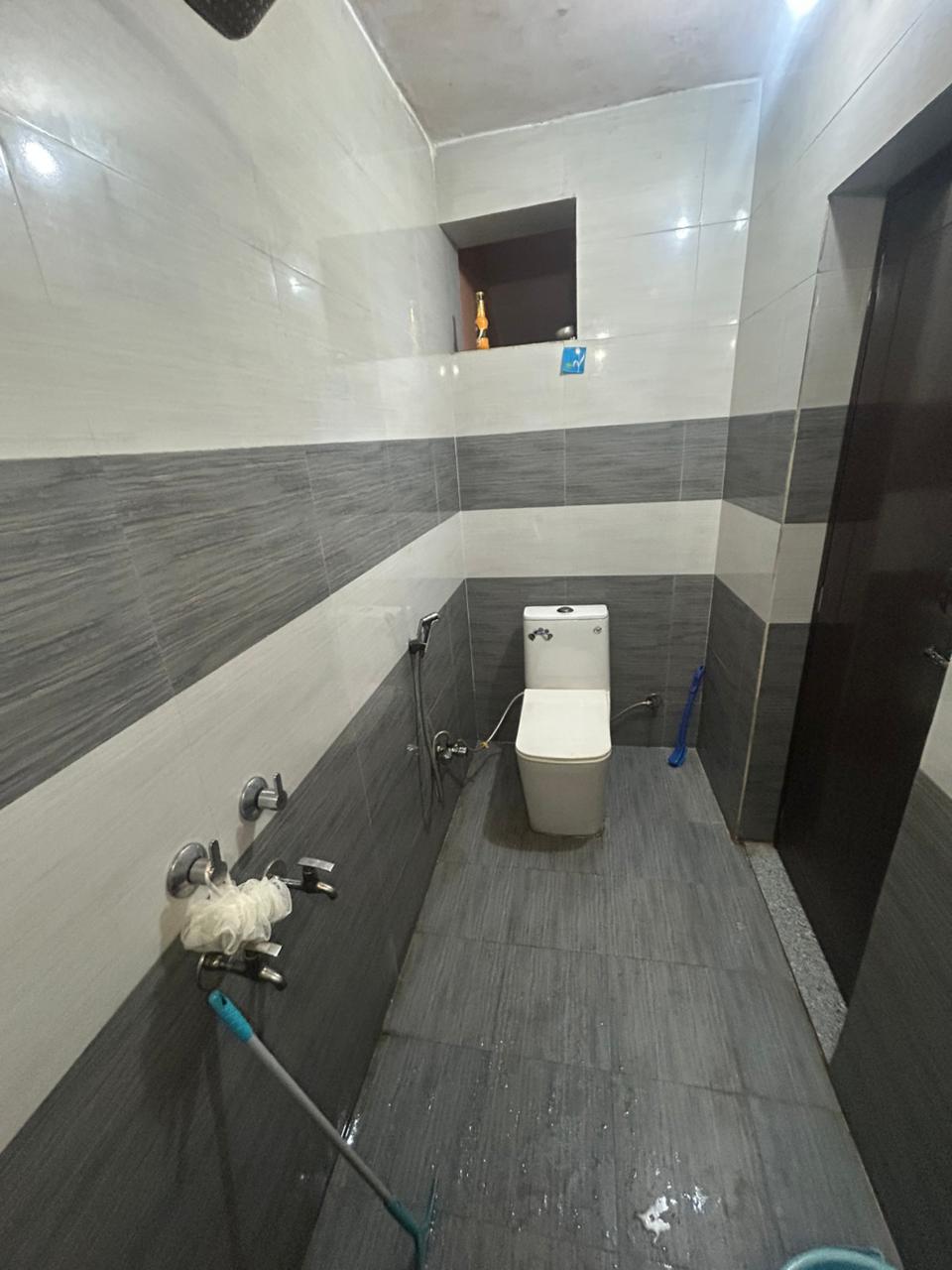 https://findmyroom-property-images-india.s3.ap-south-1.amazonaws.com/tpyxl-1759859523264-67176.jpeg