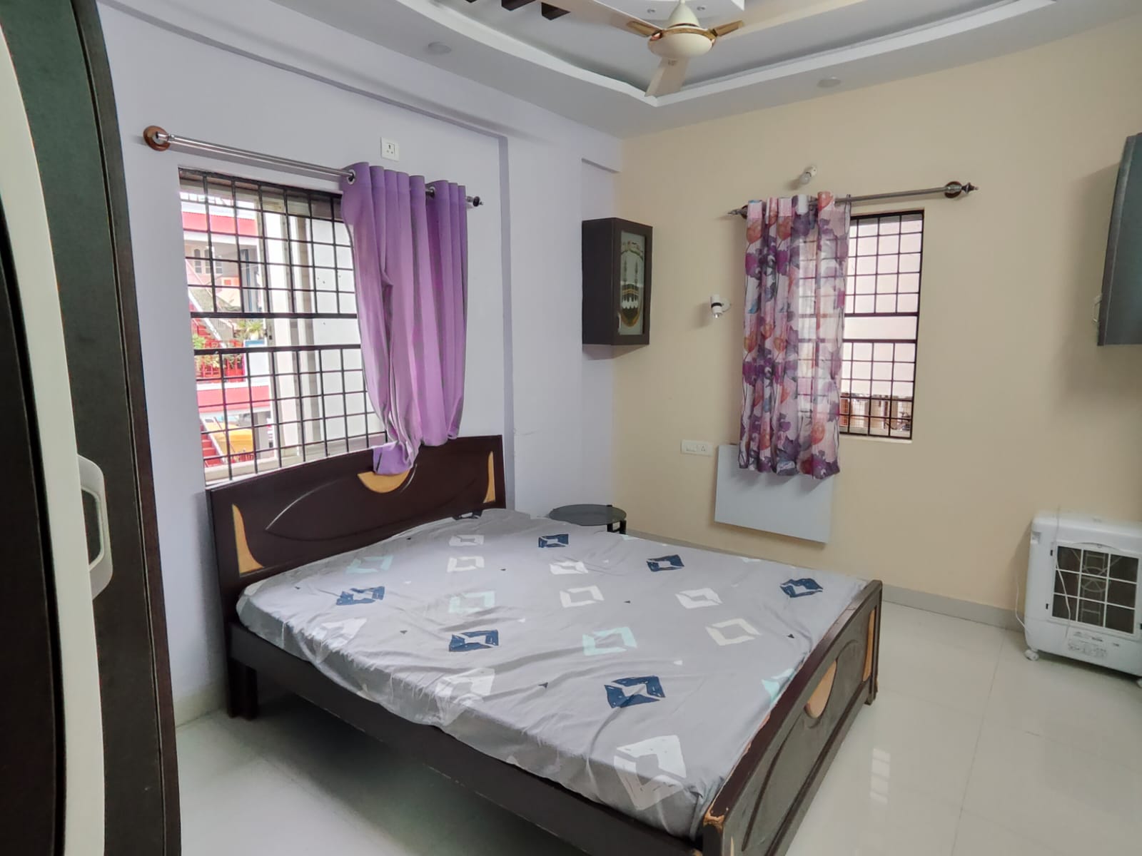 https://findmyroom-property-images-india.s3.ap-south-1.amazonaws.com/trrqx-1721618046103-75237.jpg