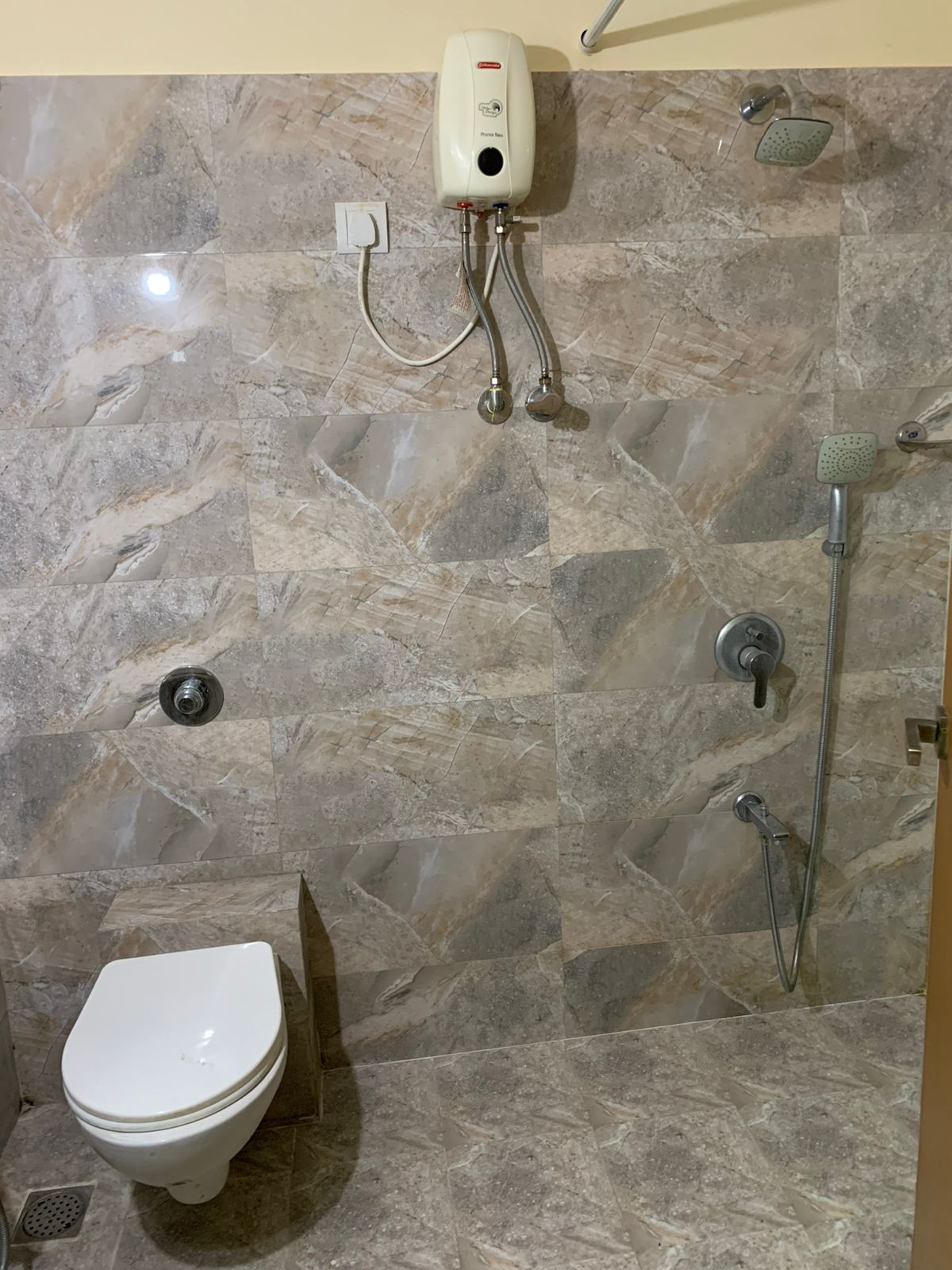 https://findmyroom-property-images-india.s3.ap-south-1.amazonaws.com/tvcaj-1754657198512-72654.jpeg
