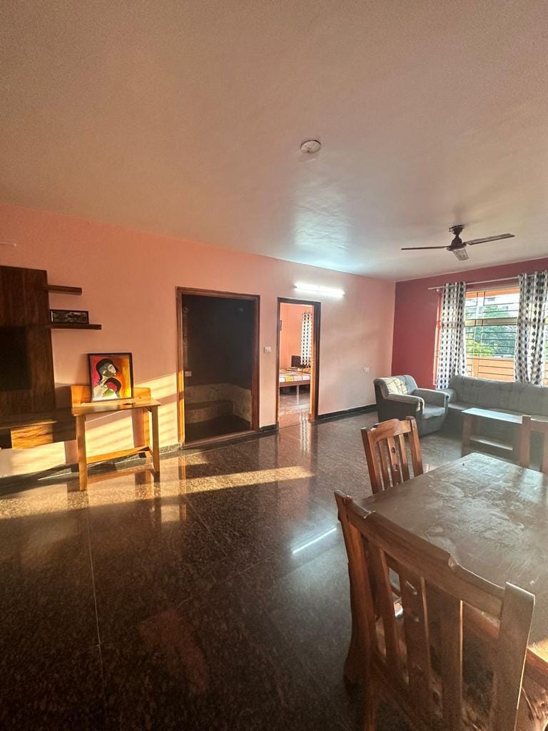 https://findmyroom-property-images-india.s3.ap-south-1.amazonaws.com/tvklb-1711520747364-12603.jpg