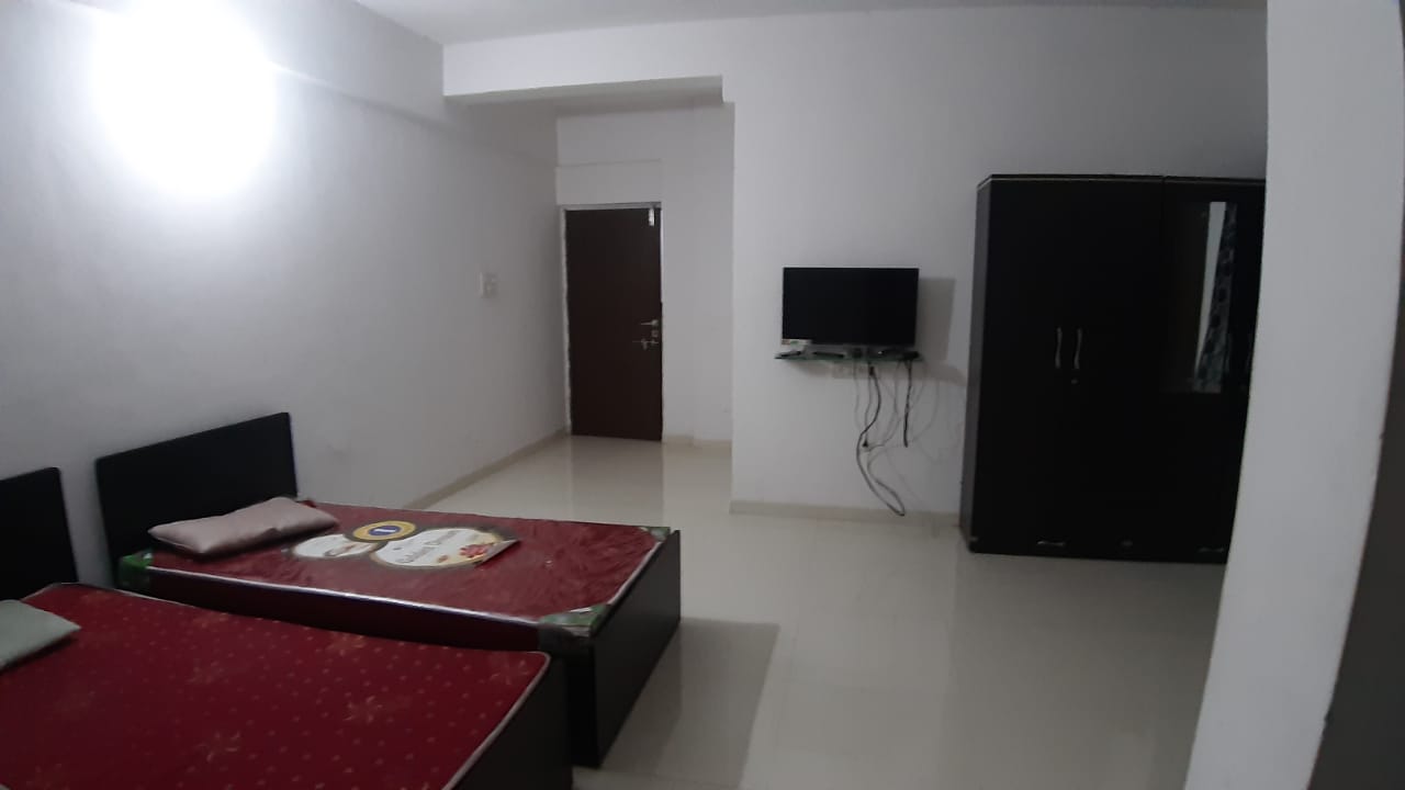 https://findmyroom-property-images-india.s3.ap-south-1.amazonaws.com/tyudv-1716824356267-35626.jpg