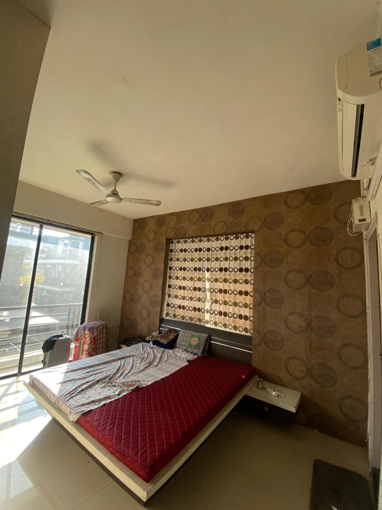 https://findmyroom-property-images-india.s3.ap-south-1.amazonaws.com/uclby-1766034916853-60654