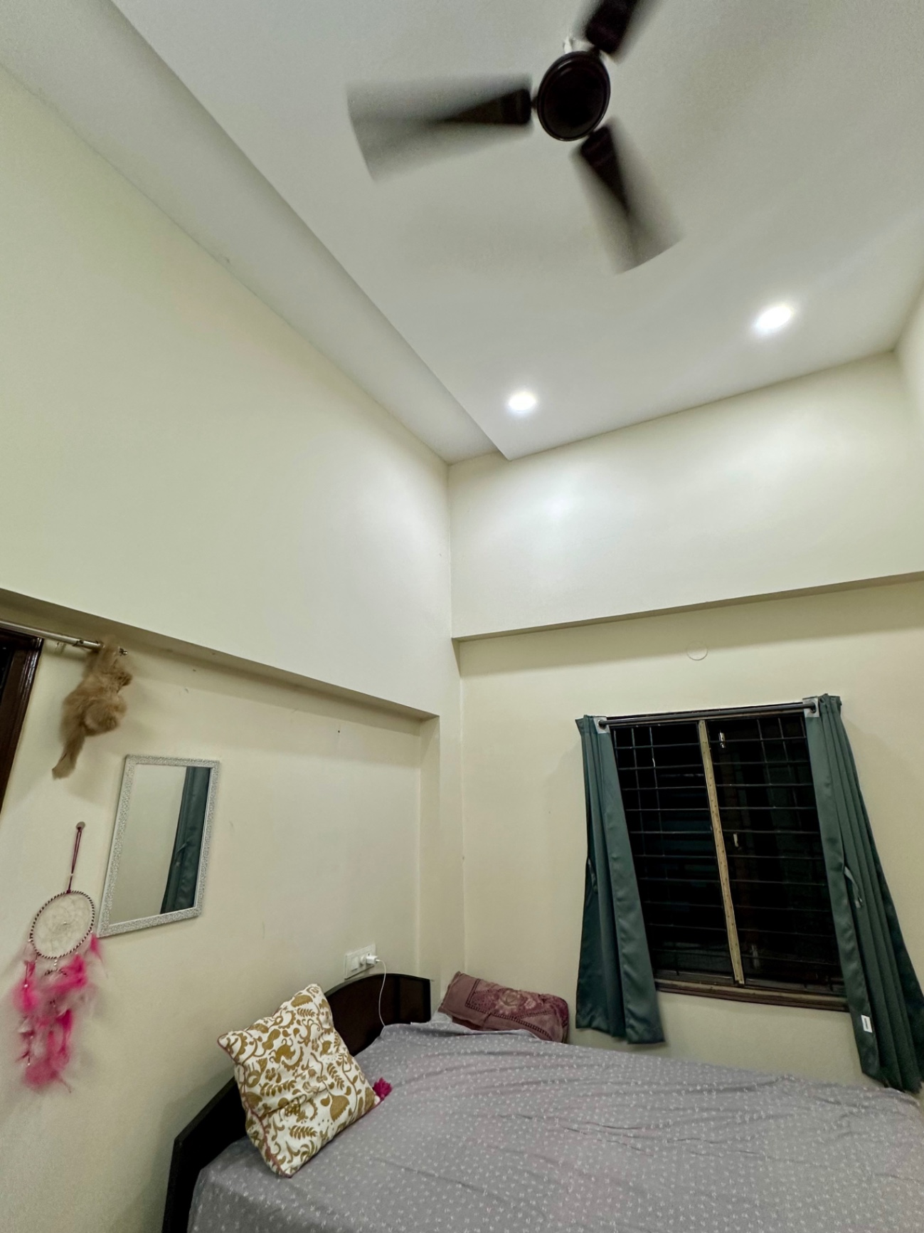 https://findmyroom-property-images-india.s3.ap-south-1.amazonaws.com/uhtyx-1768543379221-75780