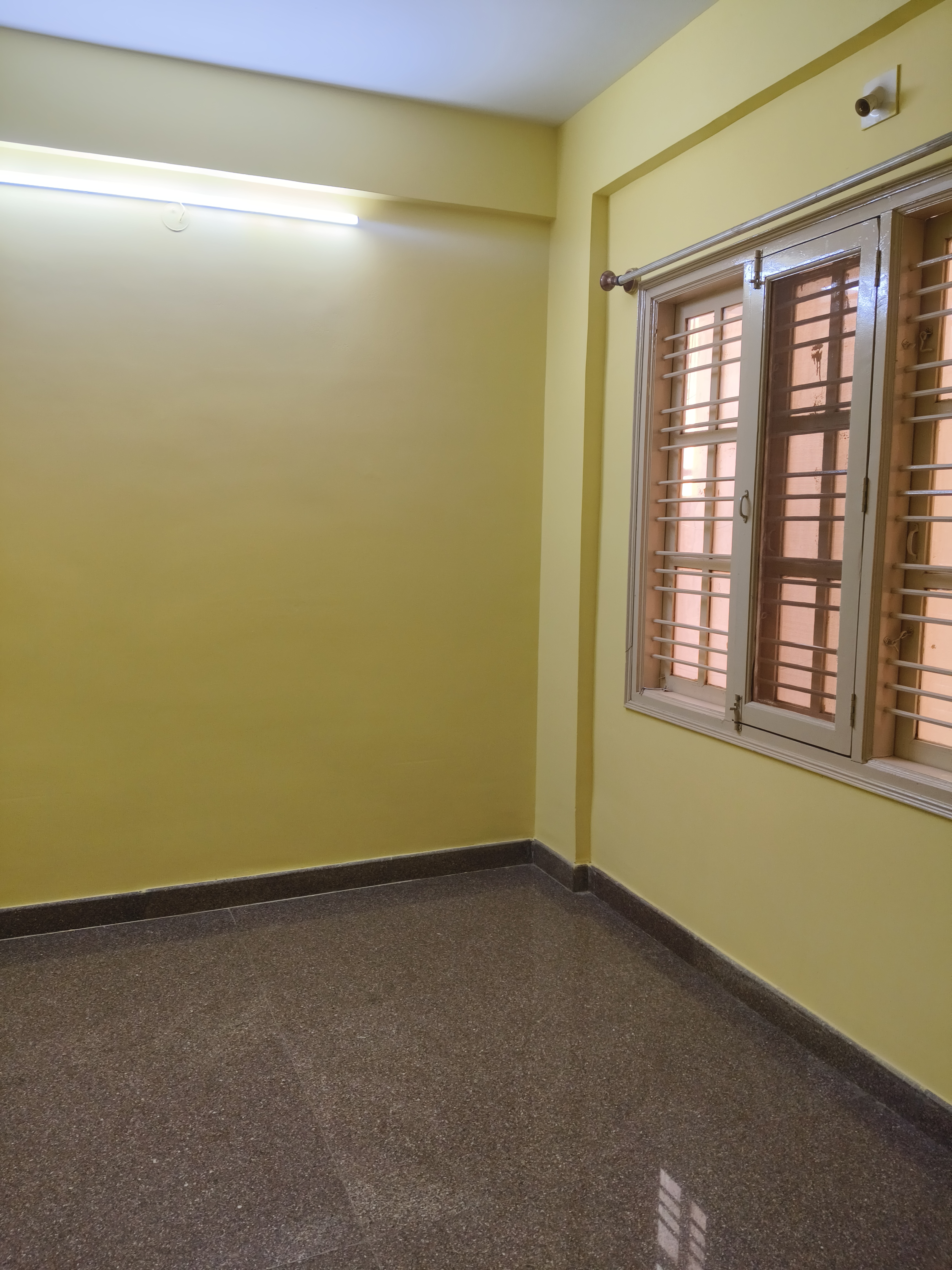 https://findmyroom-property-images-india.s3.ap-south-1.amazonaws.com/uipbg-1745077464875-70604.jpg