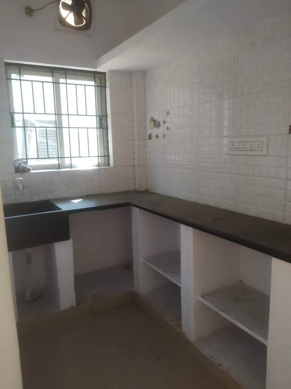 https://findmyroom-property-images-india.s3.ap-south-1.amazonaws.com/umipy-1712904911932-47775.jpg