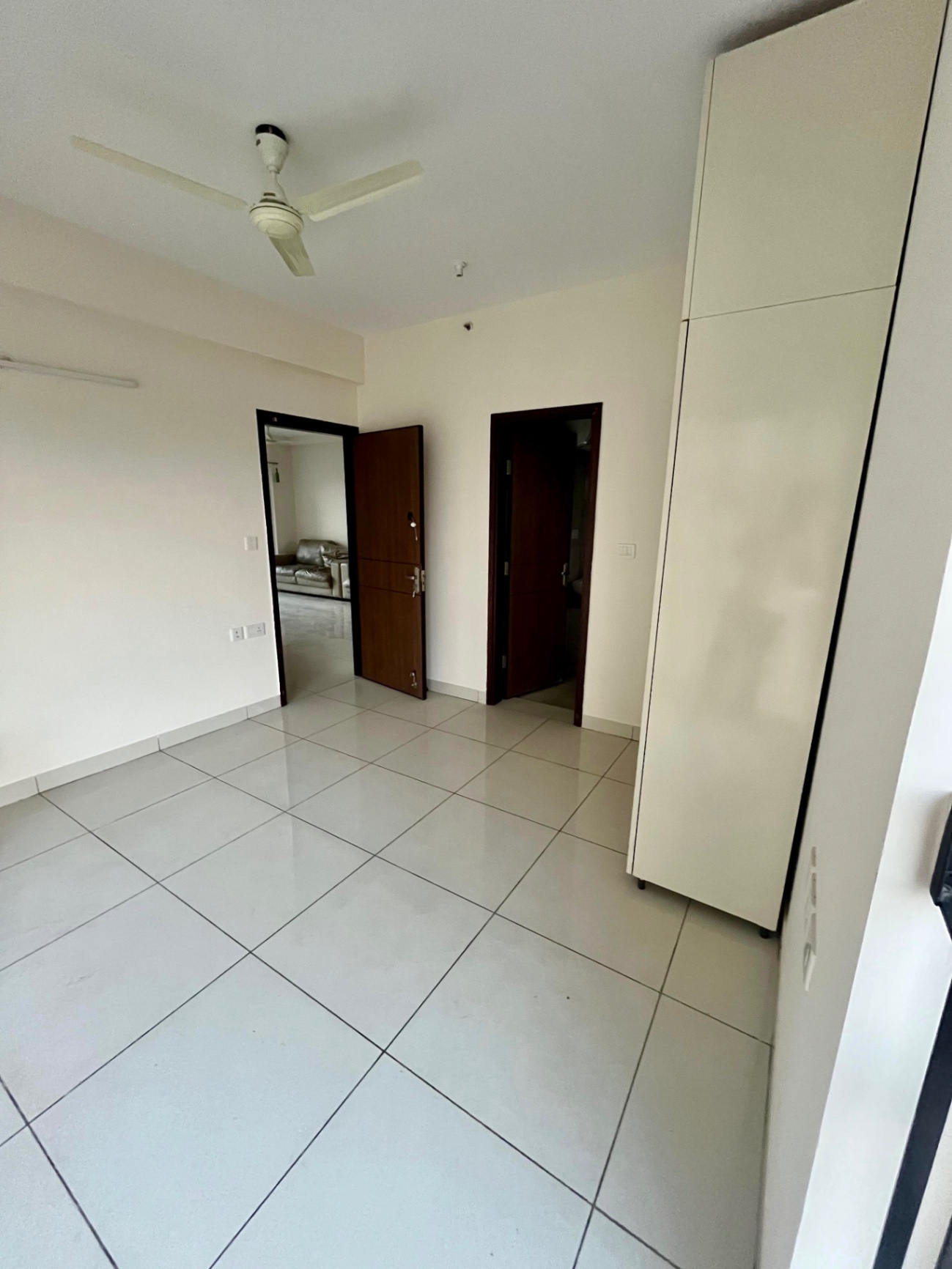 https://findmyroom-property-images-india.s3.ap-south-1.amazonaws.com/umwsa-1768714163842-20555