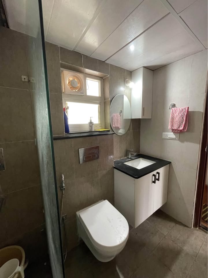 https://findmyroom-property-images-india.s3.ap-south-1.amazonaws.com/unaoc-1740682617430-20538.jpg