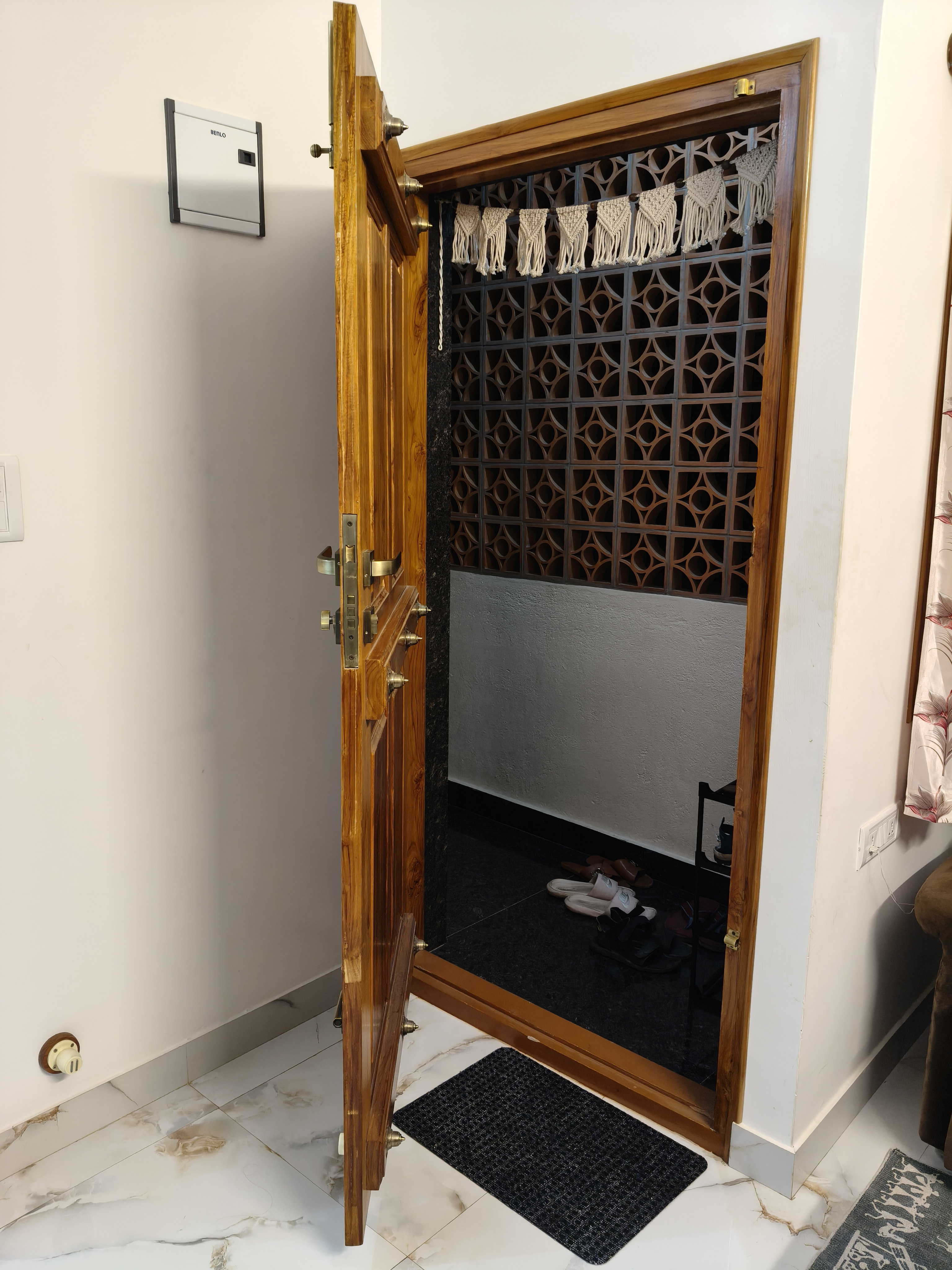 https://findmyroom-property-images-india.s3.ap-south-1.amazonaws.com/urfmh-1759657942507-07276.jpg