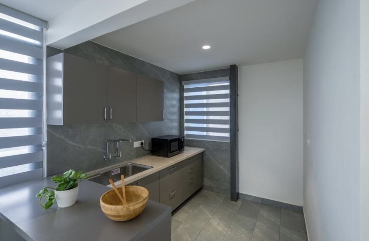 https://findmyroom-property-images-india.s3.ap-south-1.amazonaws.com/uufdp-1759677512853-44850.jpeg