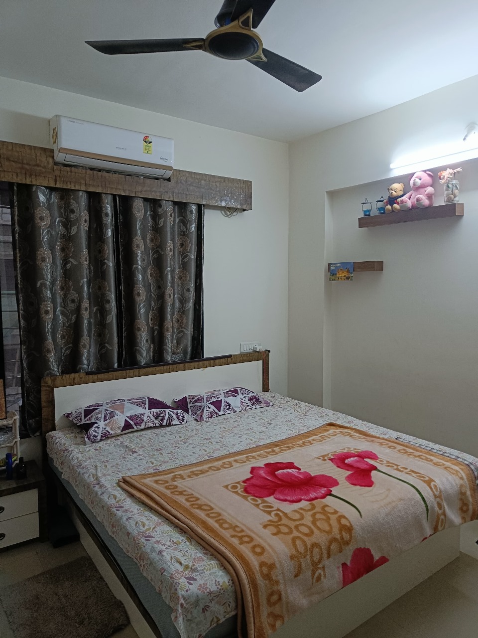 https://findmyroom-property-images-india.s3.ap-south-1.amazonaws.com/uuldl-1738131669894-66163.jpg