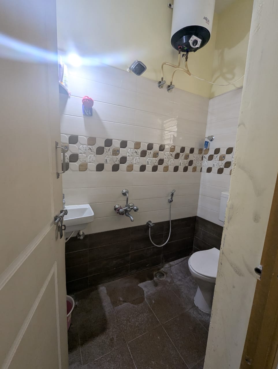 https://findmyroom-property-images-india.s3.ap-south-1.amazonaws.com/uvizw-1747385768659-84231.jpg