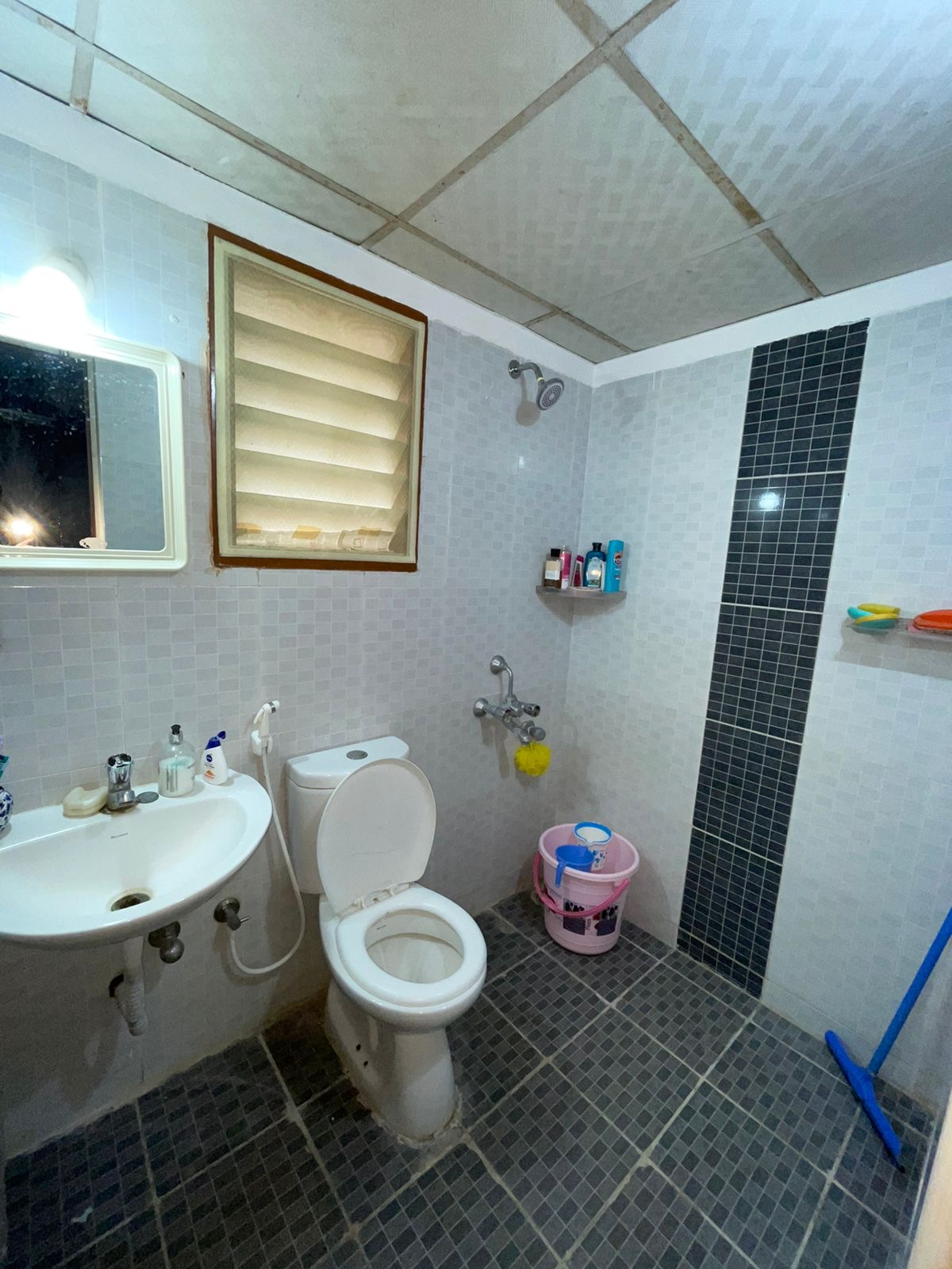 https://findmyroom-property-images-india.s3.ap-south-1.amazonaws.com/uvwbc-1720253477871-06538.JPG