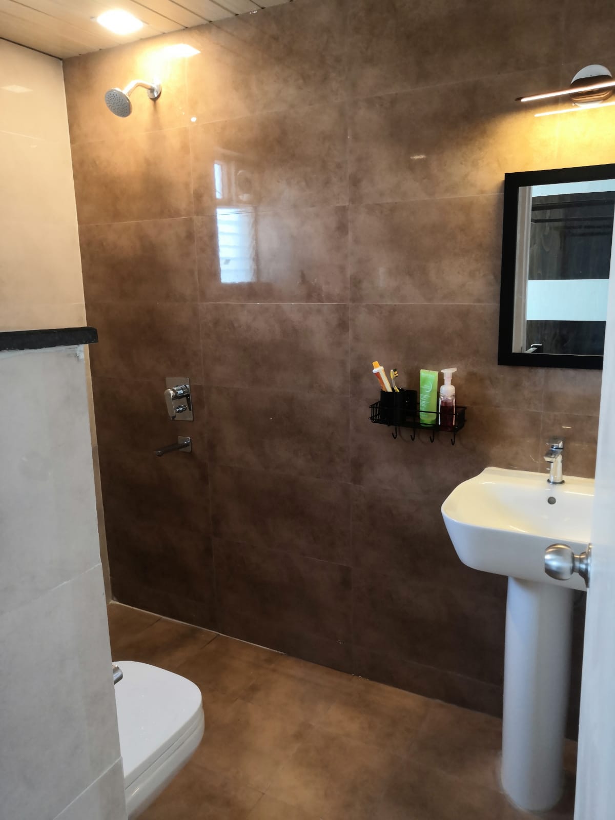 https://findmyroom-property-images-india.s3.ap-south-1.amazonaws.com/uwntl-1708958944393-03478.jpeg