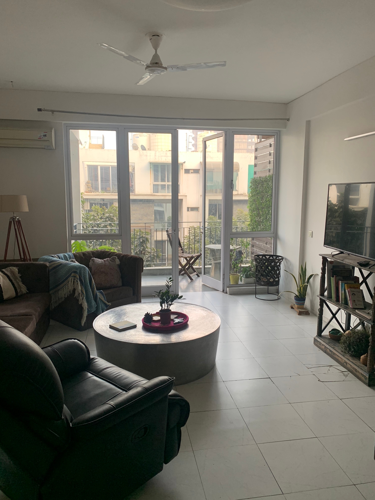 https://findmyroom-property-images-india.s3.ap-south-1.amazonaws.com/uxpla-1671621873480-00852.jpg