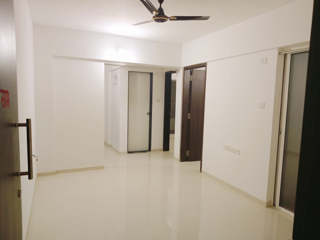 https://findmyroom-property-images-india.s3.ap-south-1.amazonaws.com/uymui-1713819884300-50613.jpeg