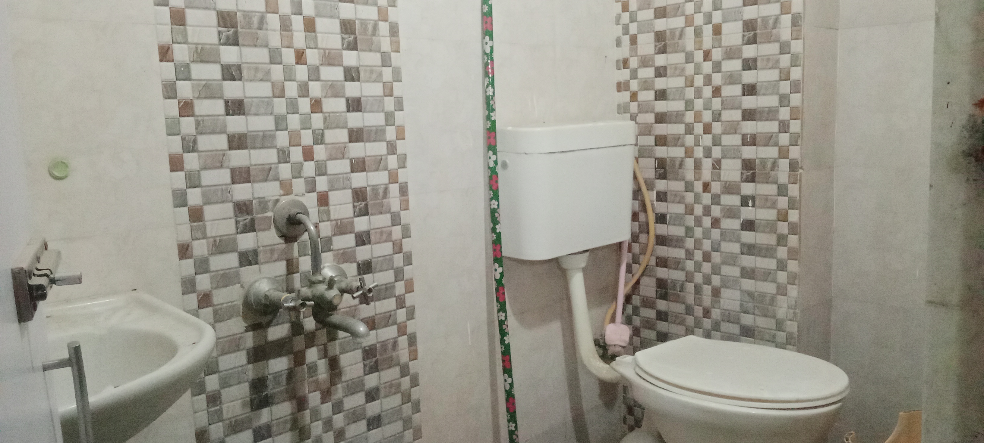 https://findmyroom-property-images-india.s3.ap-south-1.amazonaws.com/uzawo-1736094313877-53818.jpg