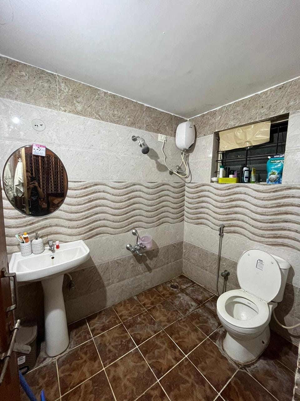 https://findmyroom-property-images-india.s3.ap-south-1.amazonaws.com/vahfz-1711520747365-55065.jpg