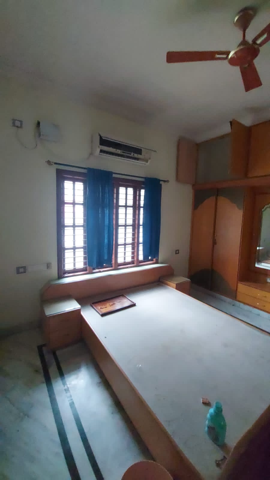 https://findmyroom-property-images-india.s3.ap-south-1.amazonaws.com/vajbl-1693933436870-46115.jpg
