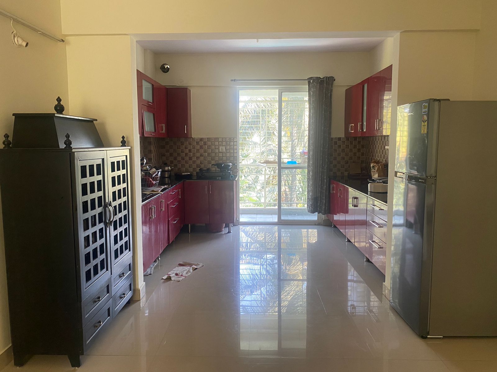 https://findmyroom-property-images-india.s3.ap-south-1.amazonaws.com/vcens-1676622291435-76067.jpeg