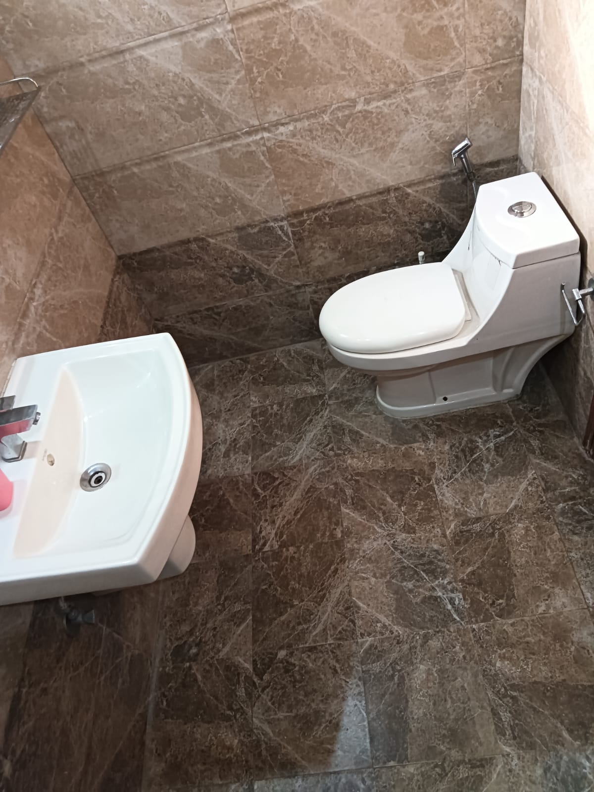 https://findmyroom-property-images-india.s3.ap-south-1.amazonaws.com/veawo-1742814570828-86865.jpg