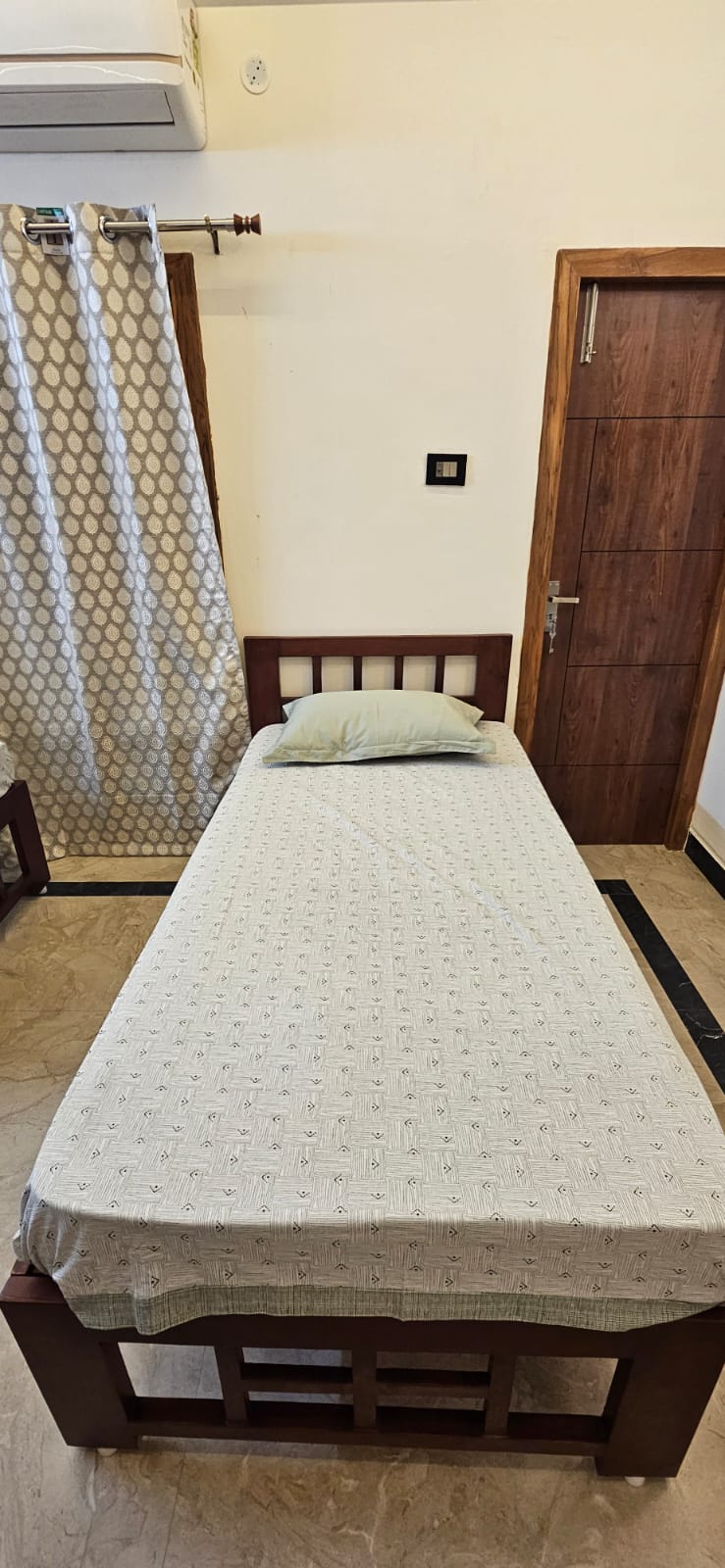https://findmyroom-property-images-india.s3.ap-south-1.amazonaws.com/vewom-1758710856235-63166.jpg