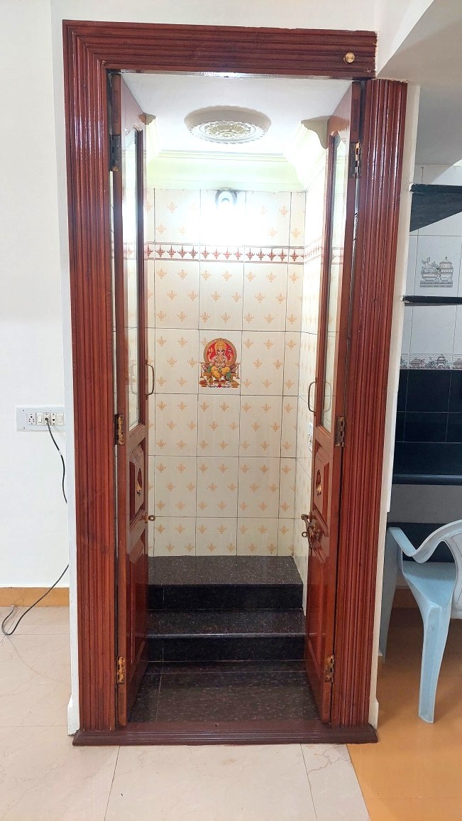 https://findmyroom-property-images-india.s3.ap-south-1.amazonaws.com/vgeas-1765824511869-86472