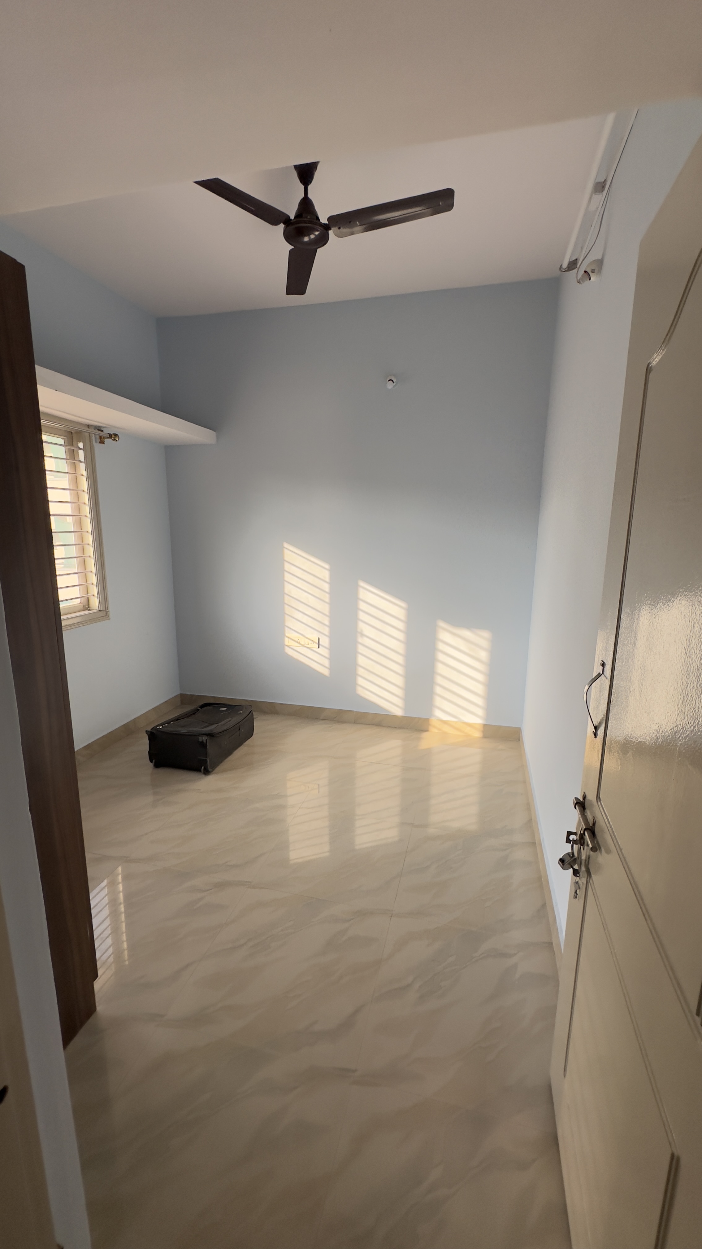 https://findmyroom-property-images-india.s3.ap-south-1.amazonaws.com/vigse-1708069210287-21738.jpeg