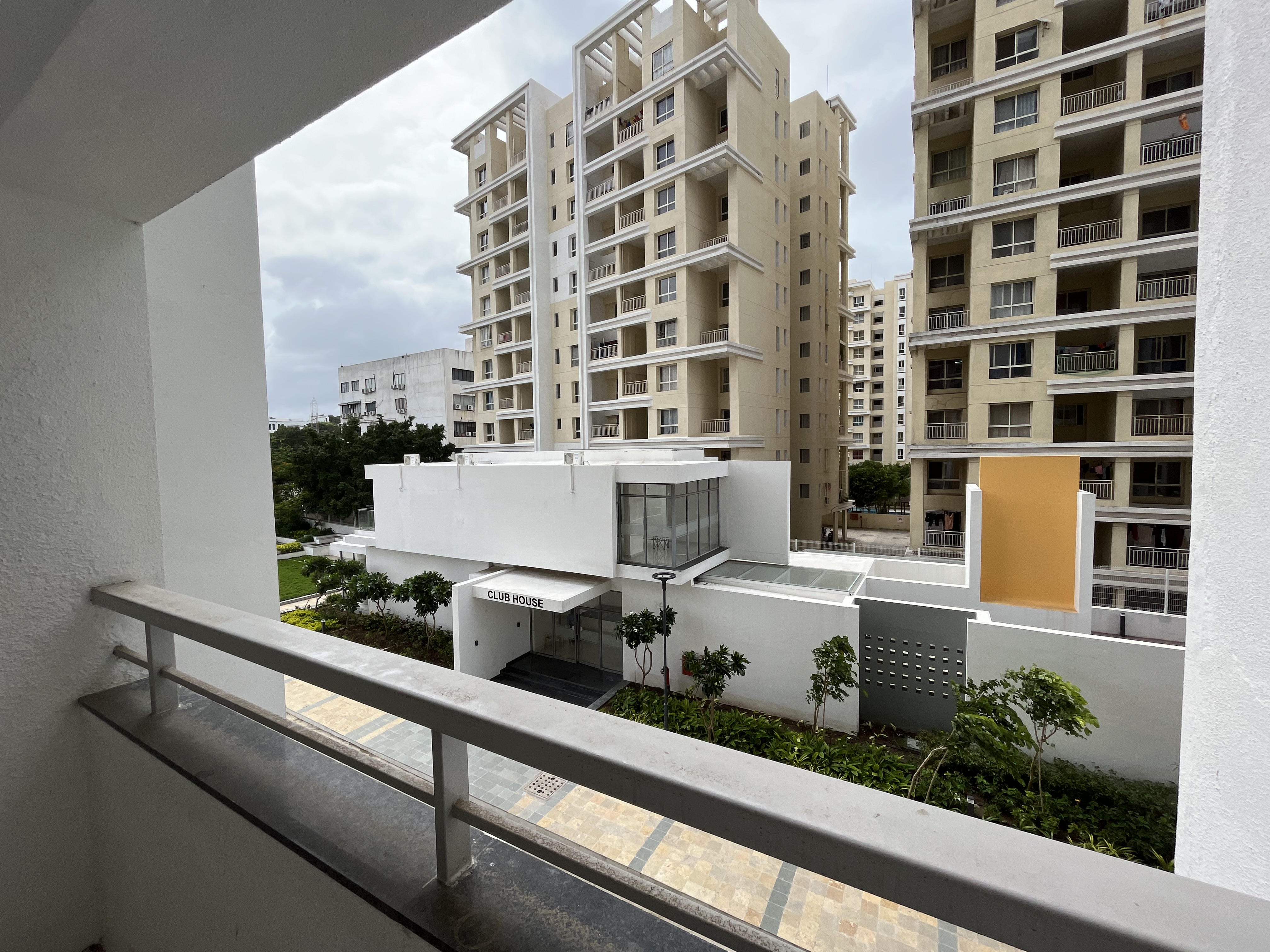 https://findmyroom-property-images-india.s3.ap-south-1.amazonaws.com/vnpwz-1689674110025-15860.jpeg