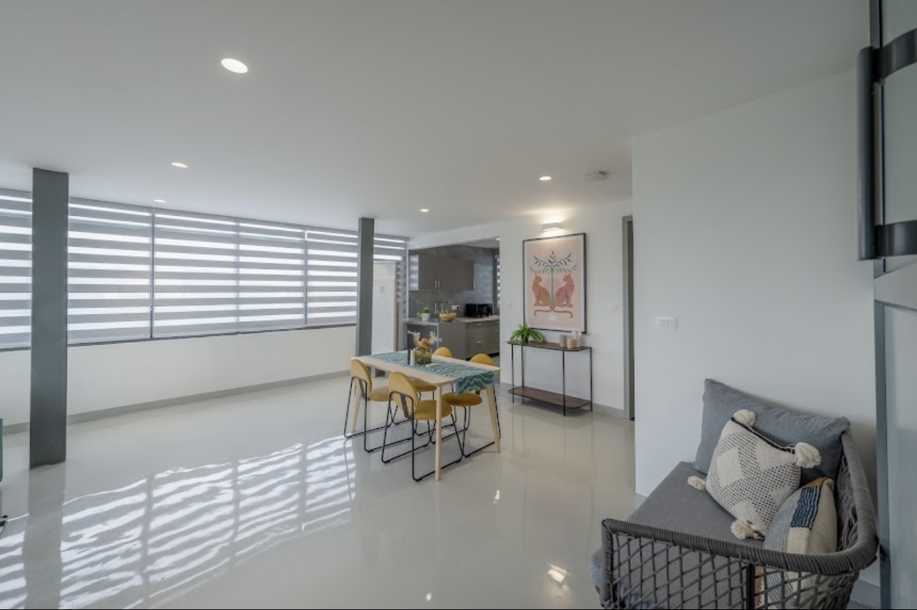 https://findmyroom-property-images-india.s3.ap-south-1.amazonaws.com/votbq-1759677512864-01547.jpeg