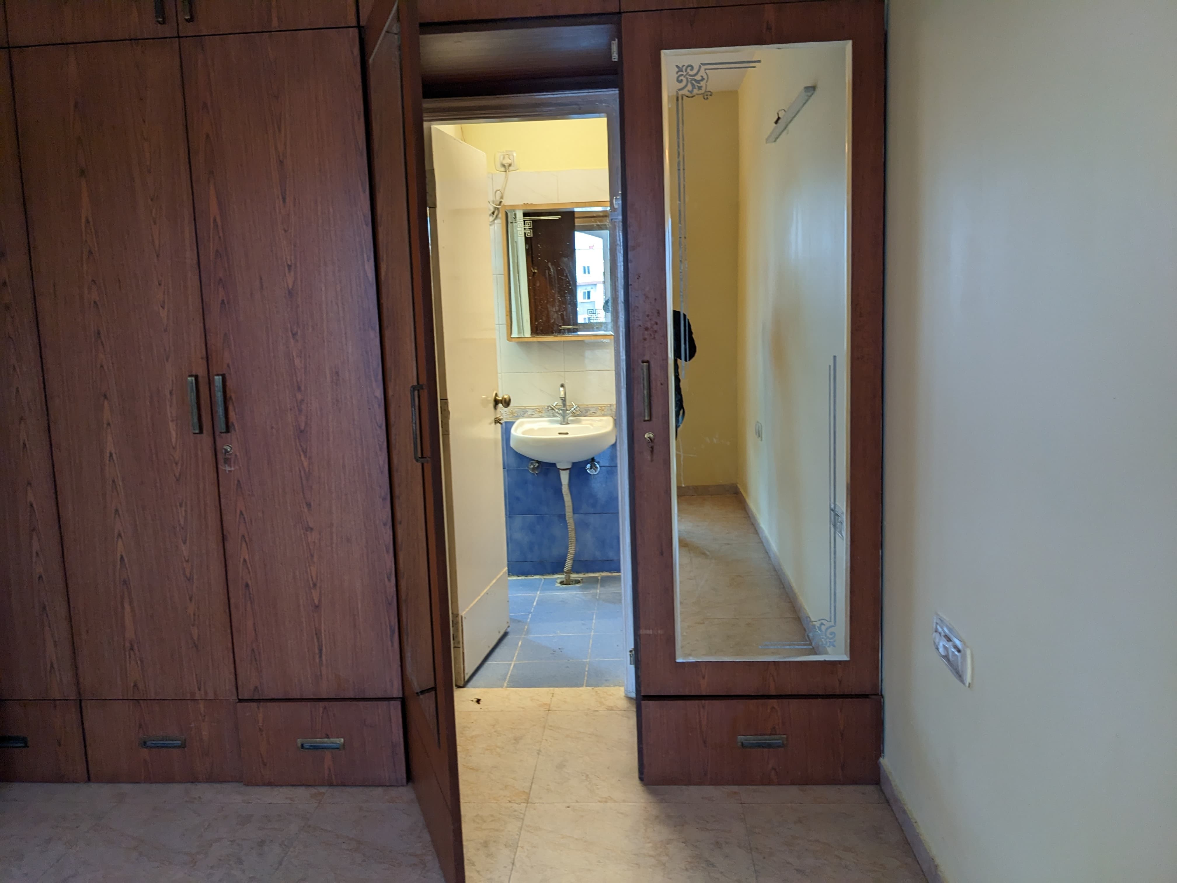 https://findmyroom-property-images-india.s3.ap-south-1.amazonaws.com/vqpjh-1740132758504-67105.jpg